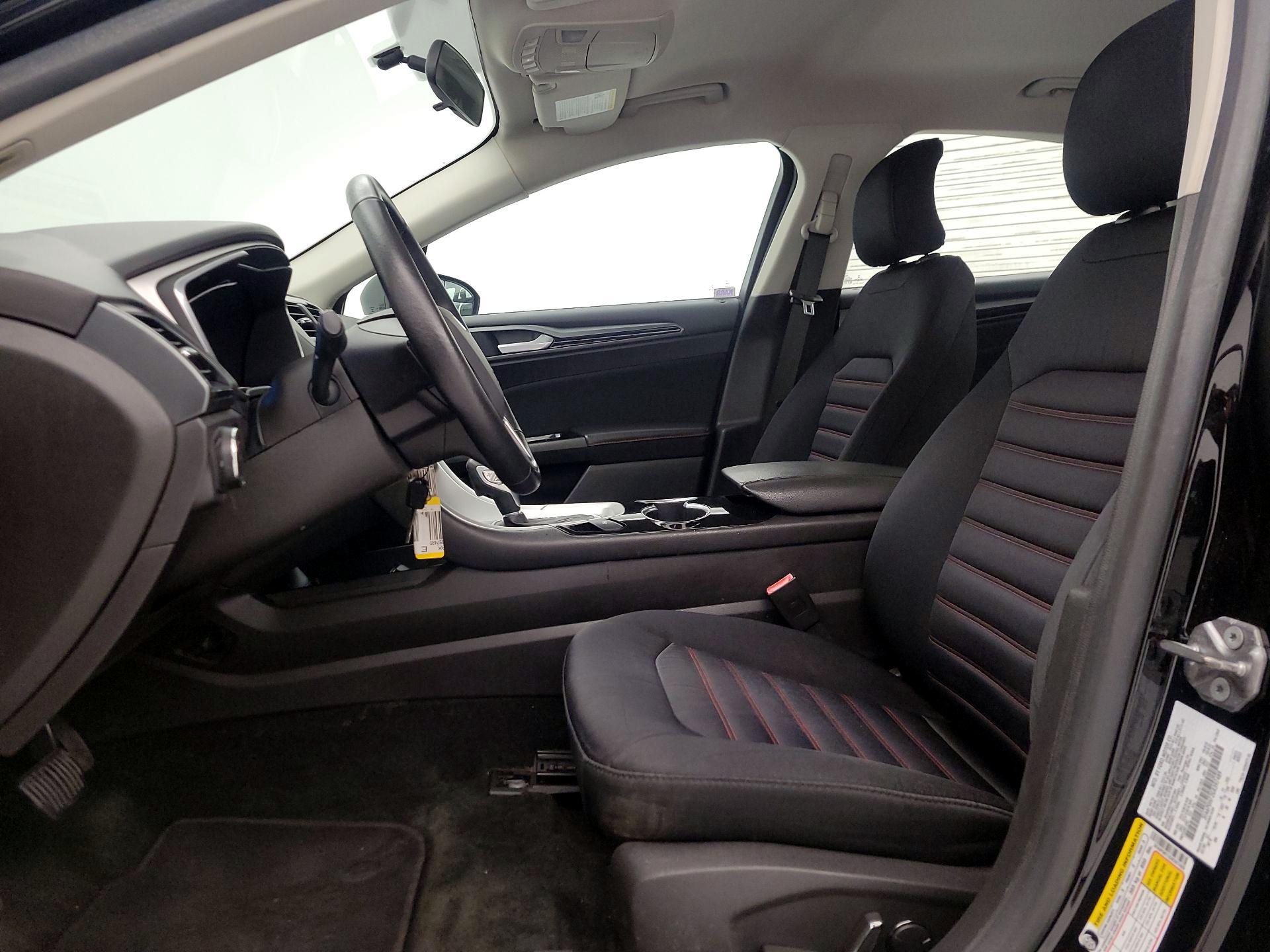 Thumbnail: 2016 Ford Fusion - 11