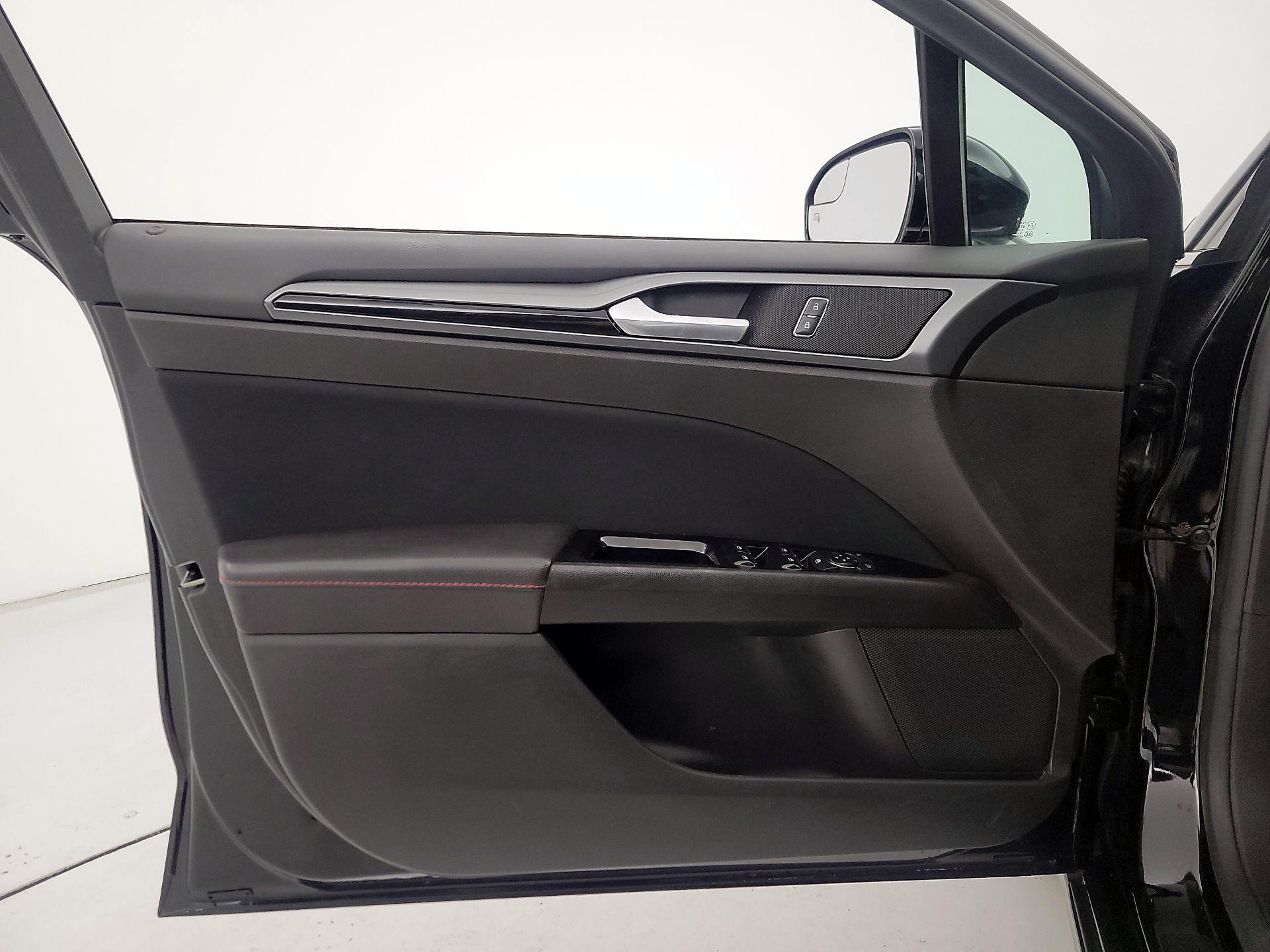 Thumbnail: 2016 Ford Fusion - 12