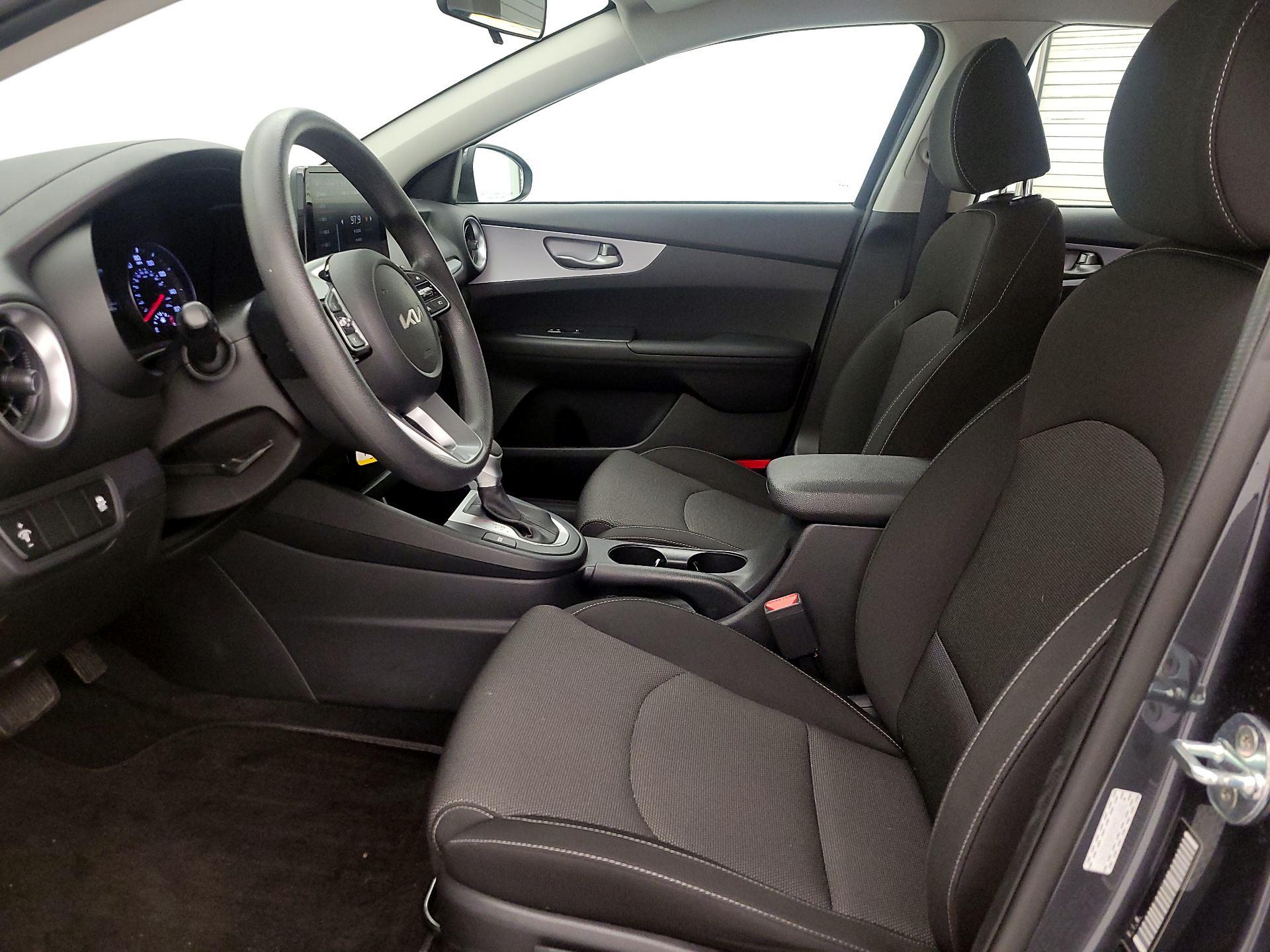 Thumbnail: 2022 Kia Forte - 11