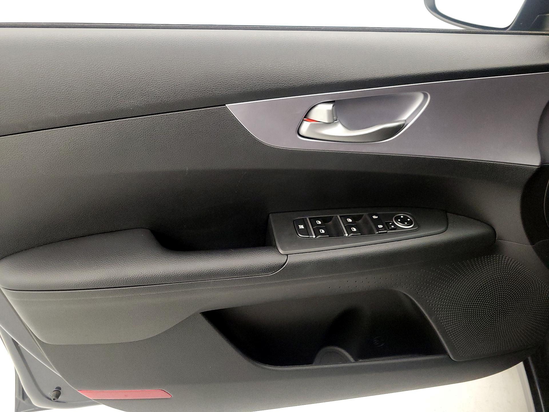 Thumbnail: 2022 Kia Forte - 12