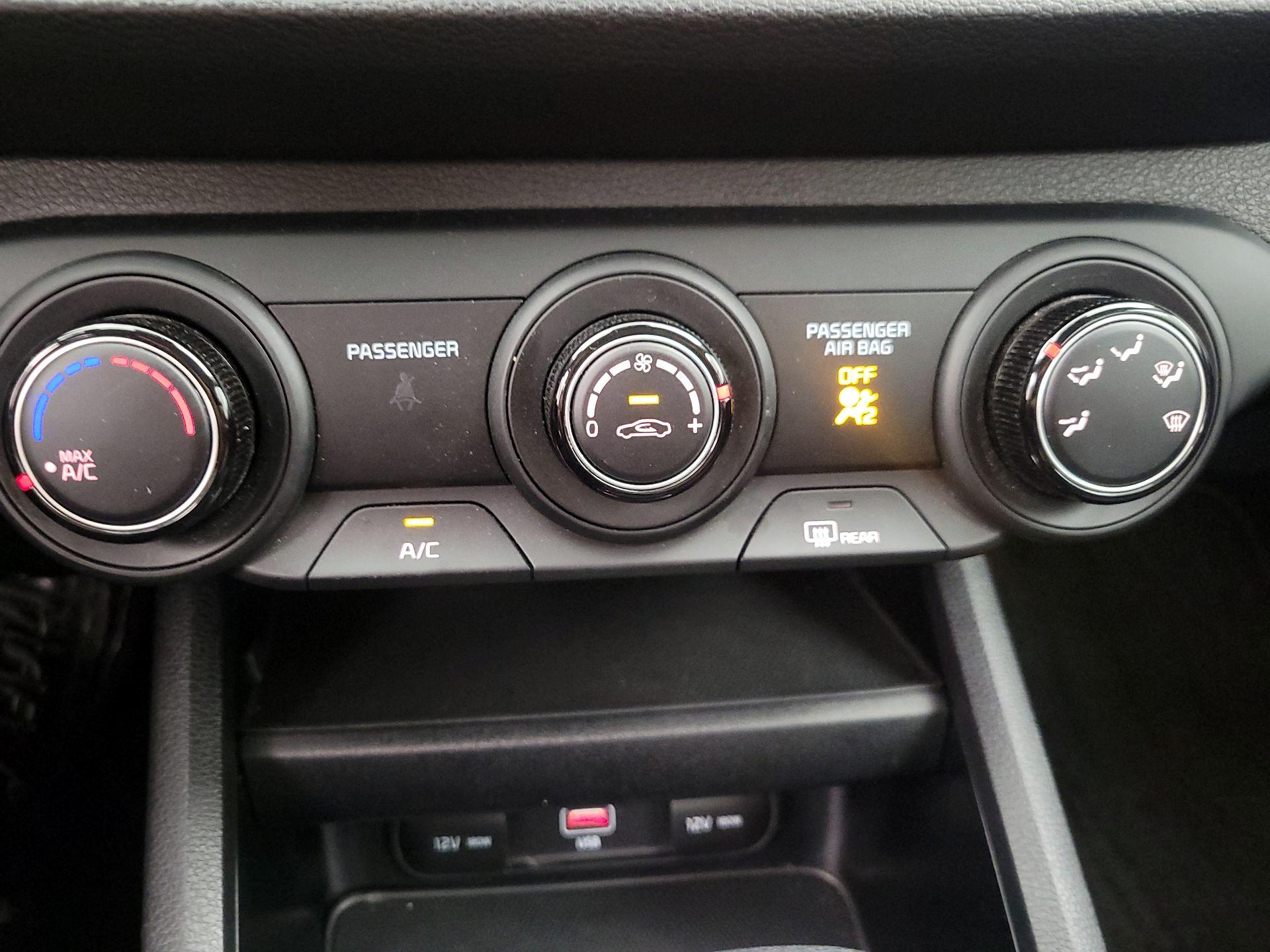 Thumbnail: 2022 Kia Forte - 16