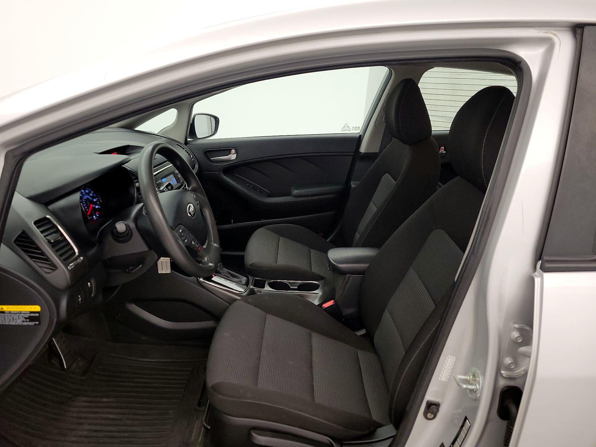 Thumbnail: 2017 Kia Forte - 11