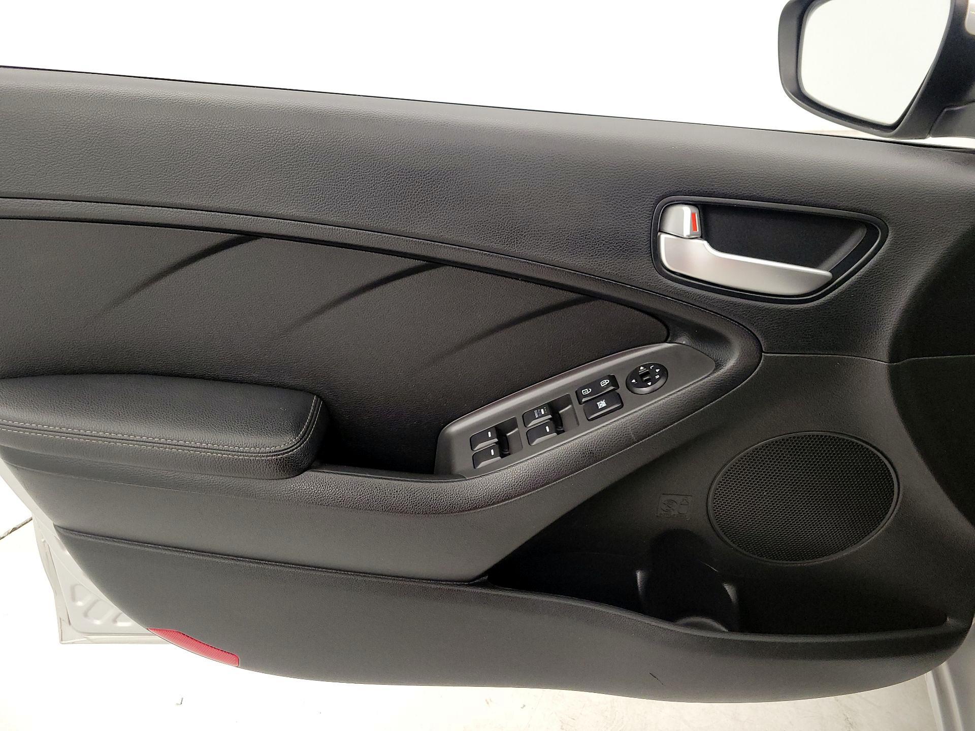 Thumbnail: 2017 Kia Forte - 12