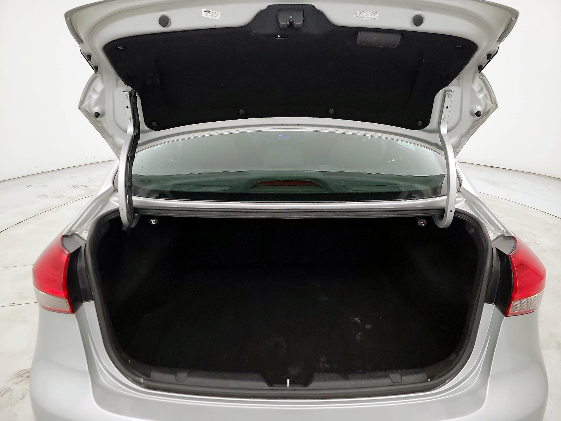 Thumbnail: 2017 Kia Forte - 19