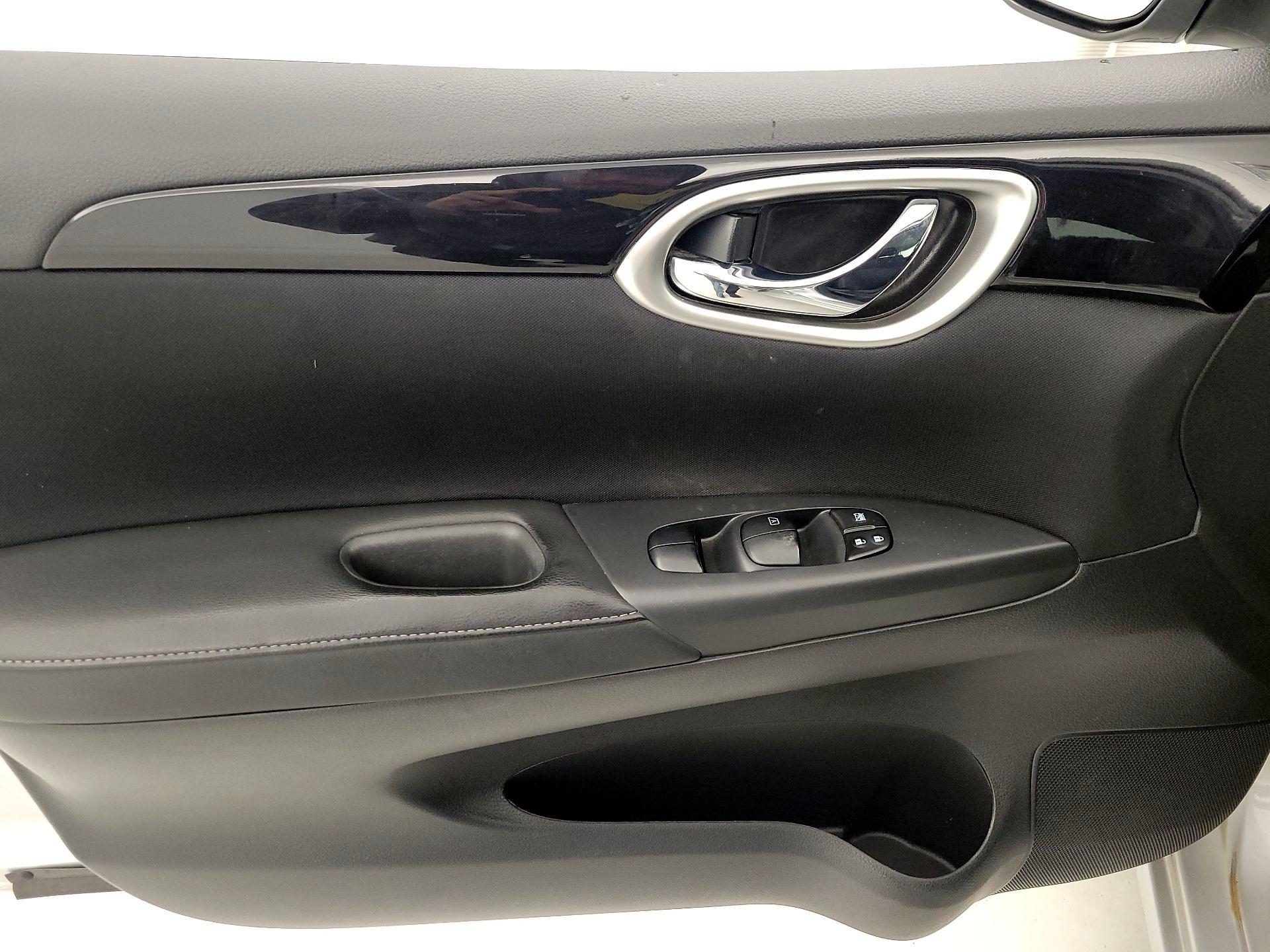 Thumbnail: 2016 Nissan Sentra - 12