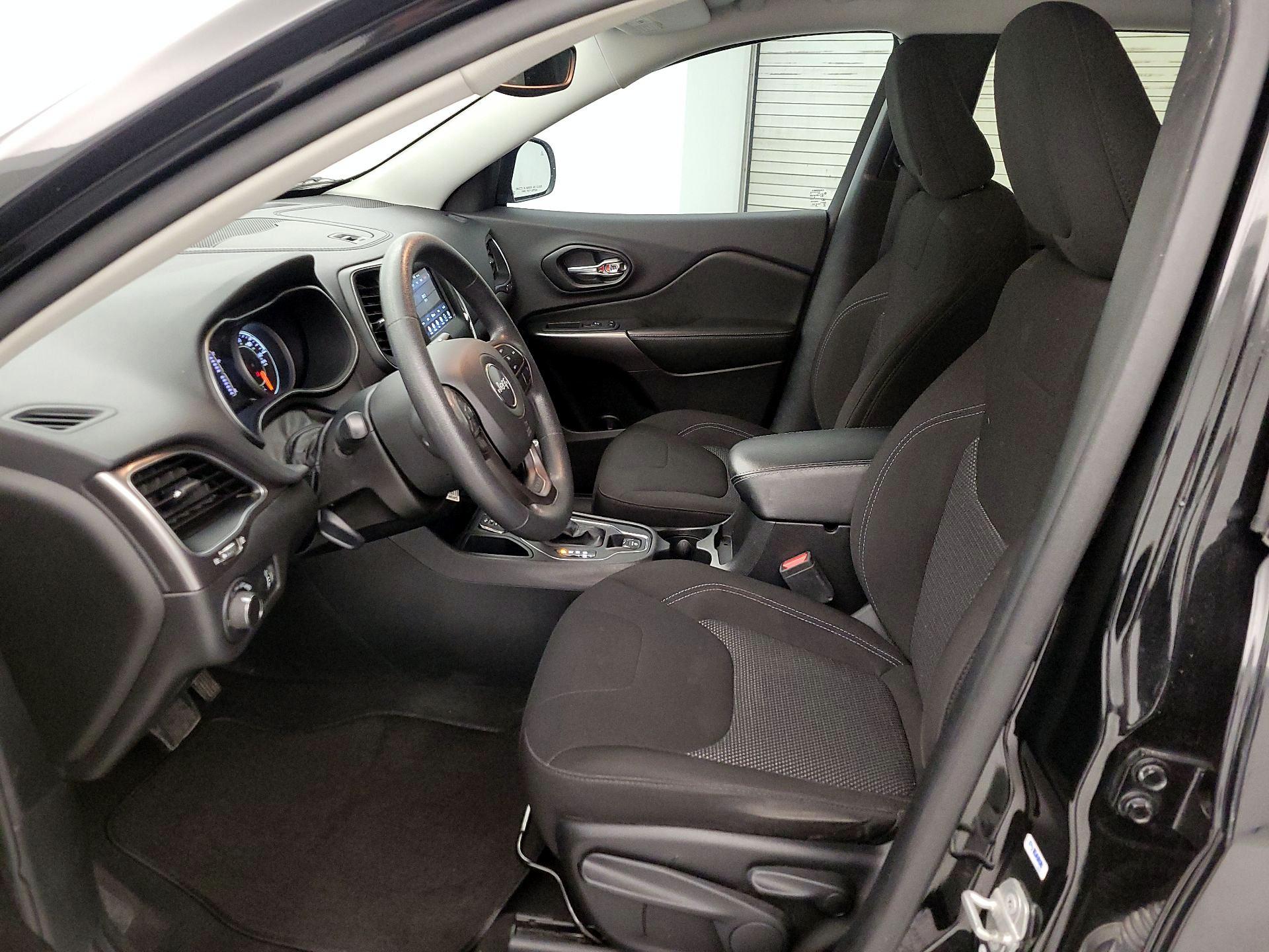 Thumbnail: 2021 Jeep Cherokee - 11