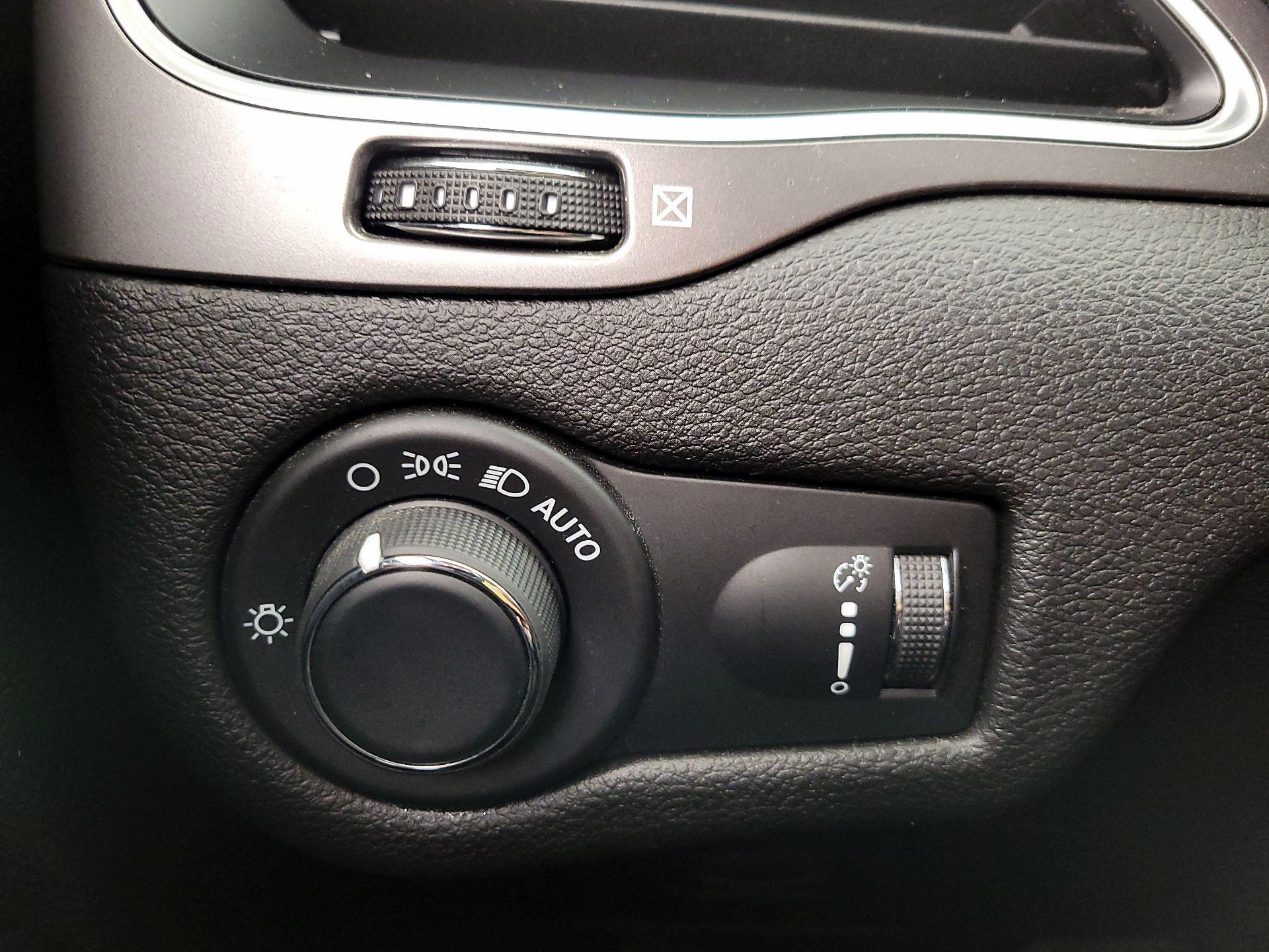 Thumbnail: 2021 Jeep Cherokee - 13
