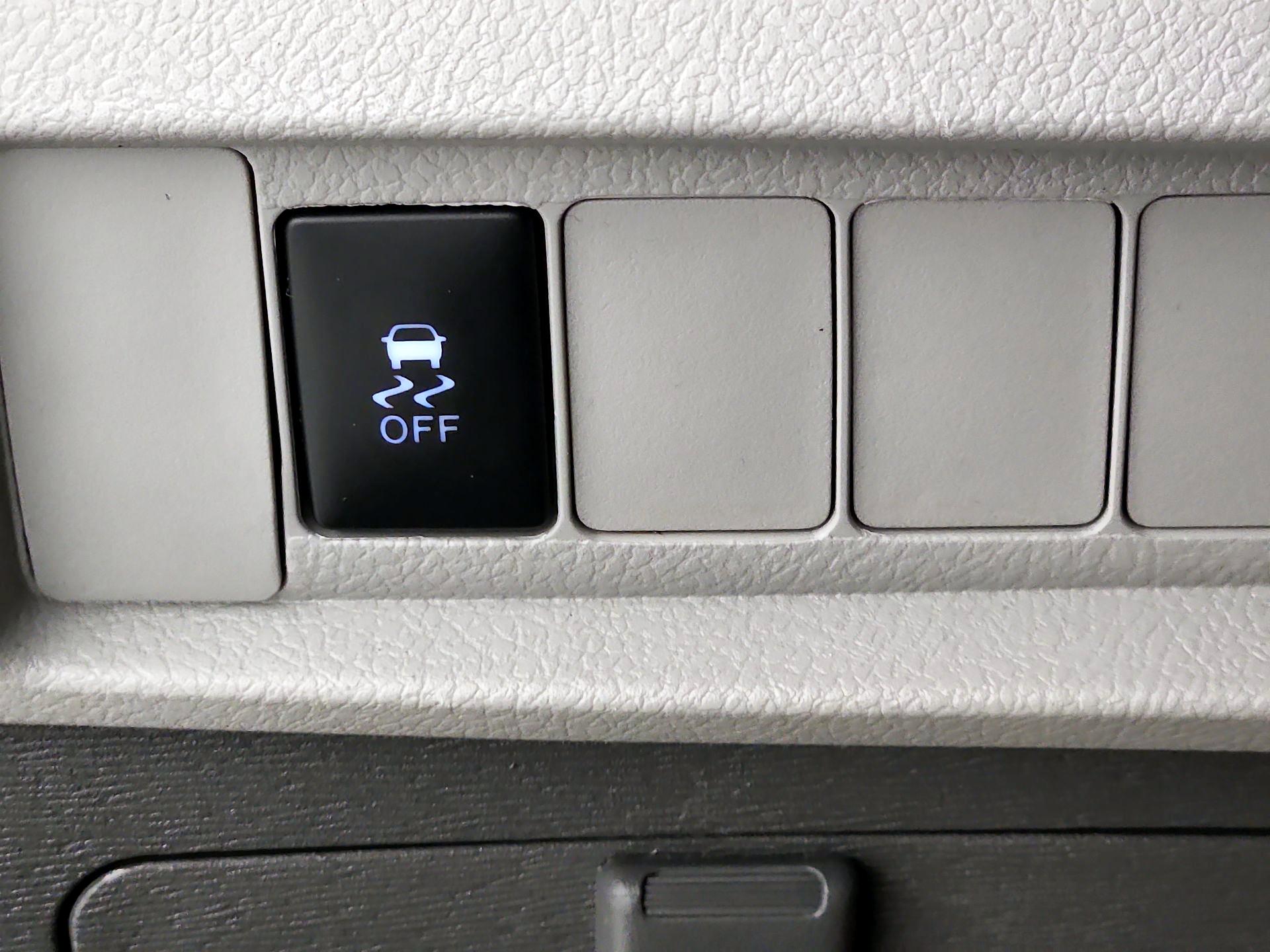 Thumbnail: 2015 Toyota Sienna - 13