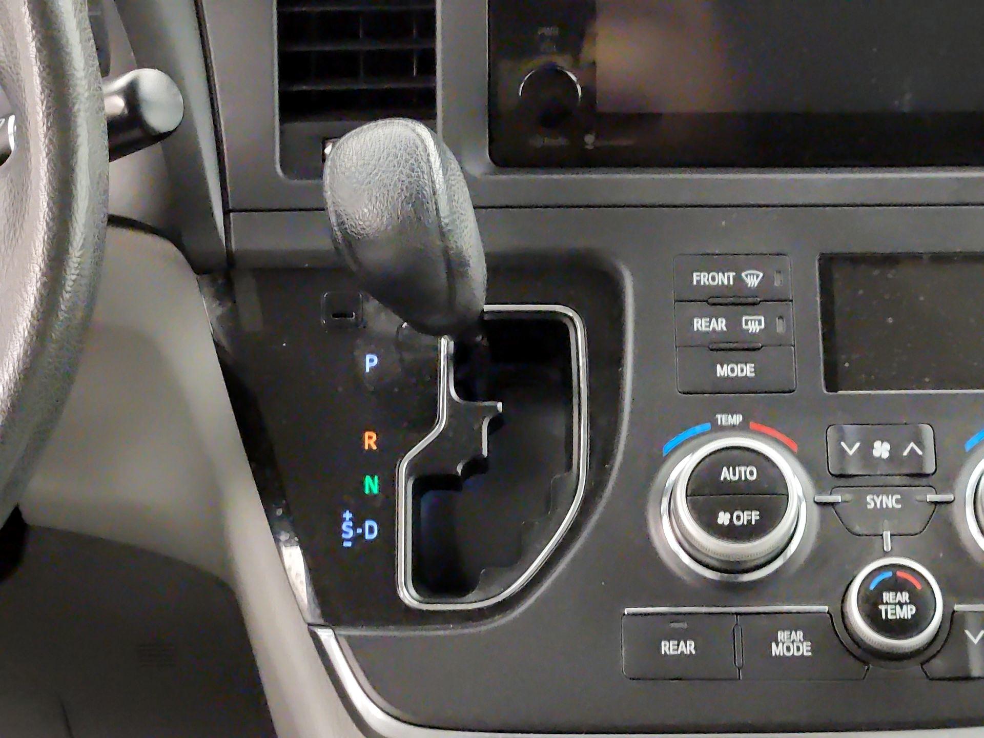 Thumbnail: 2015 Toyota Sienna - 17