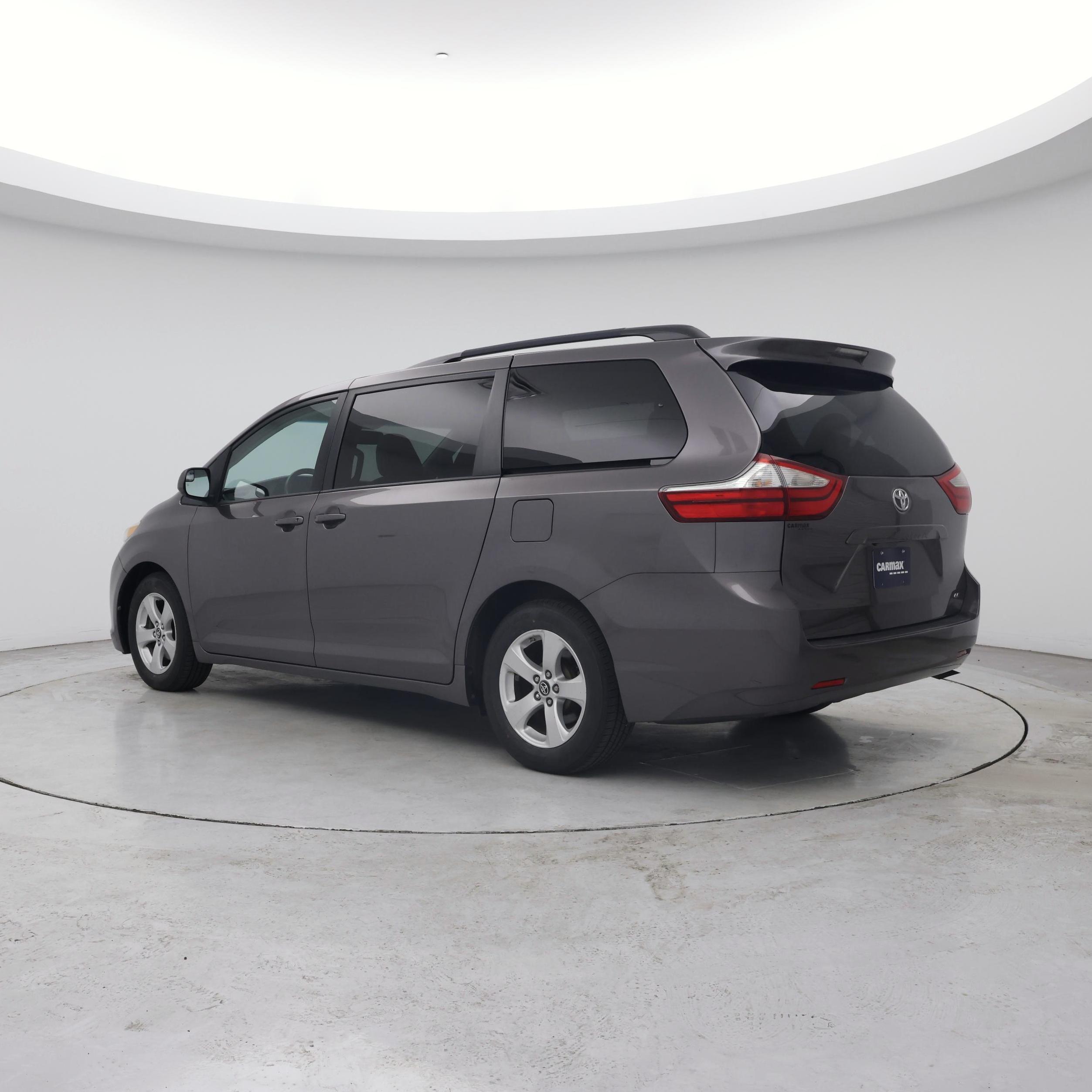 Thumbnail: 2015 Toyota Sienna - 2