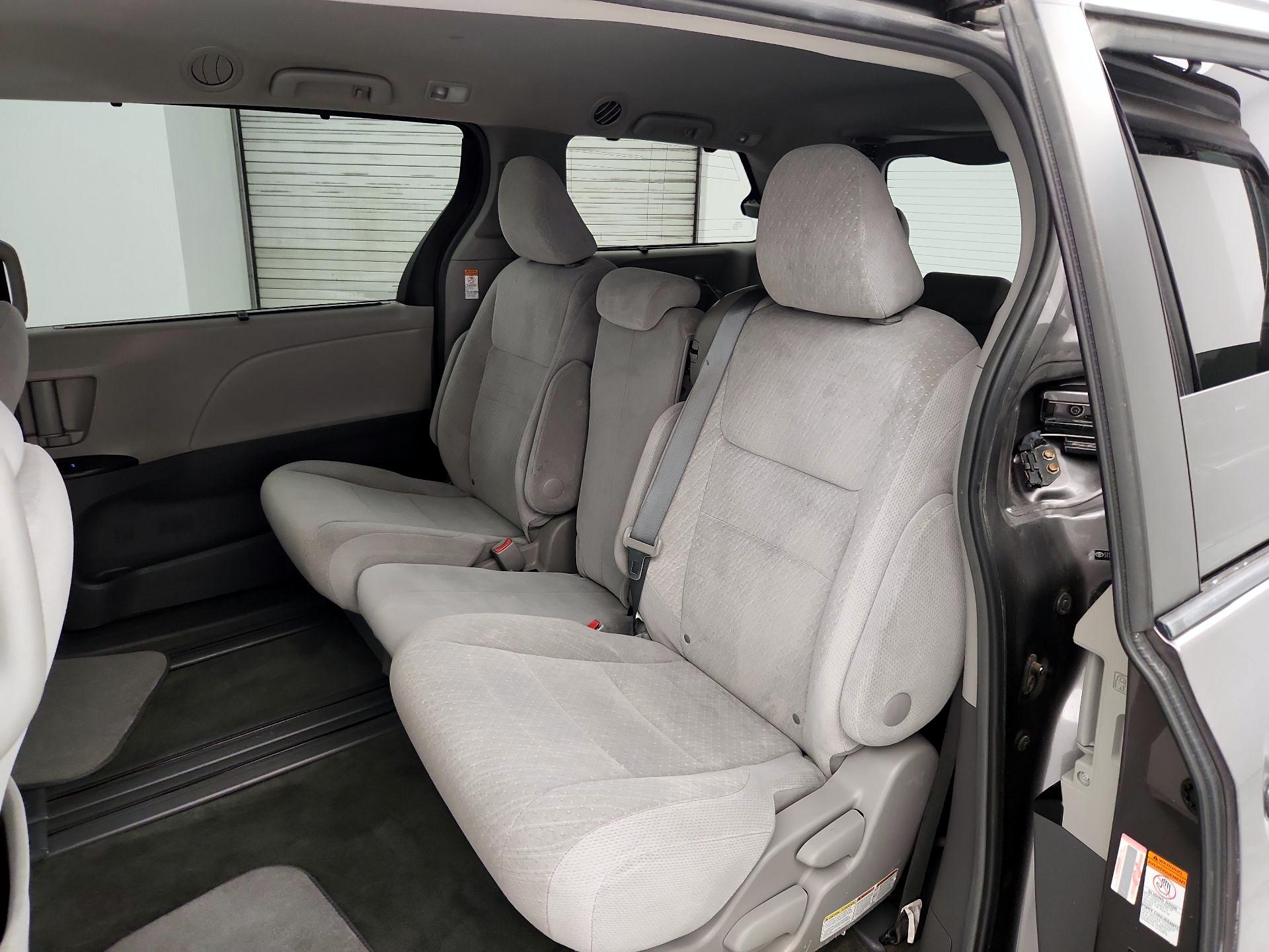 Thumbnail: 2015 Toyota Sienna - 19