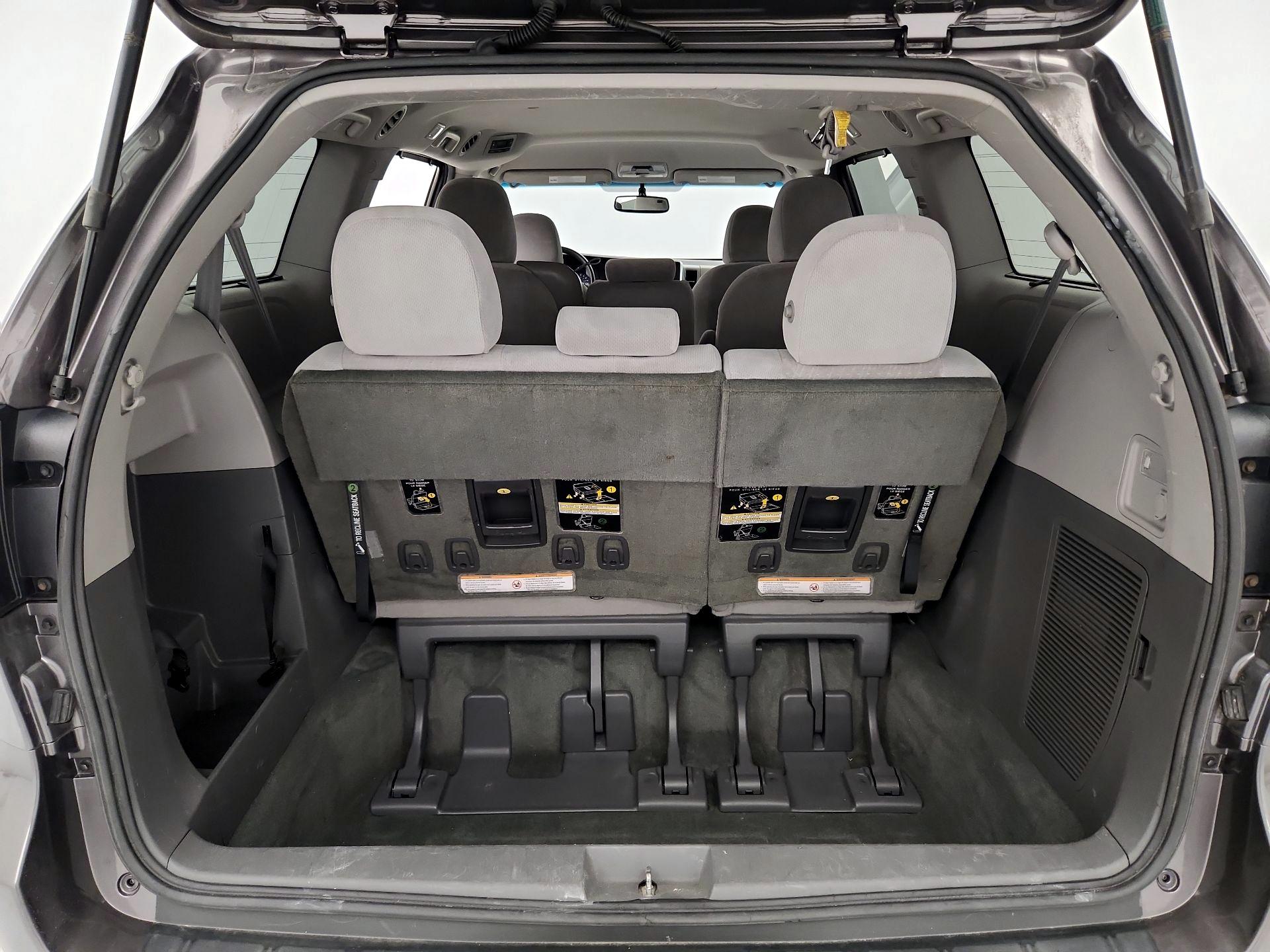 Thumbnail: 2015 Toyota Sienna - 20