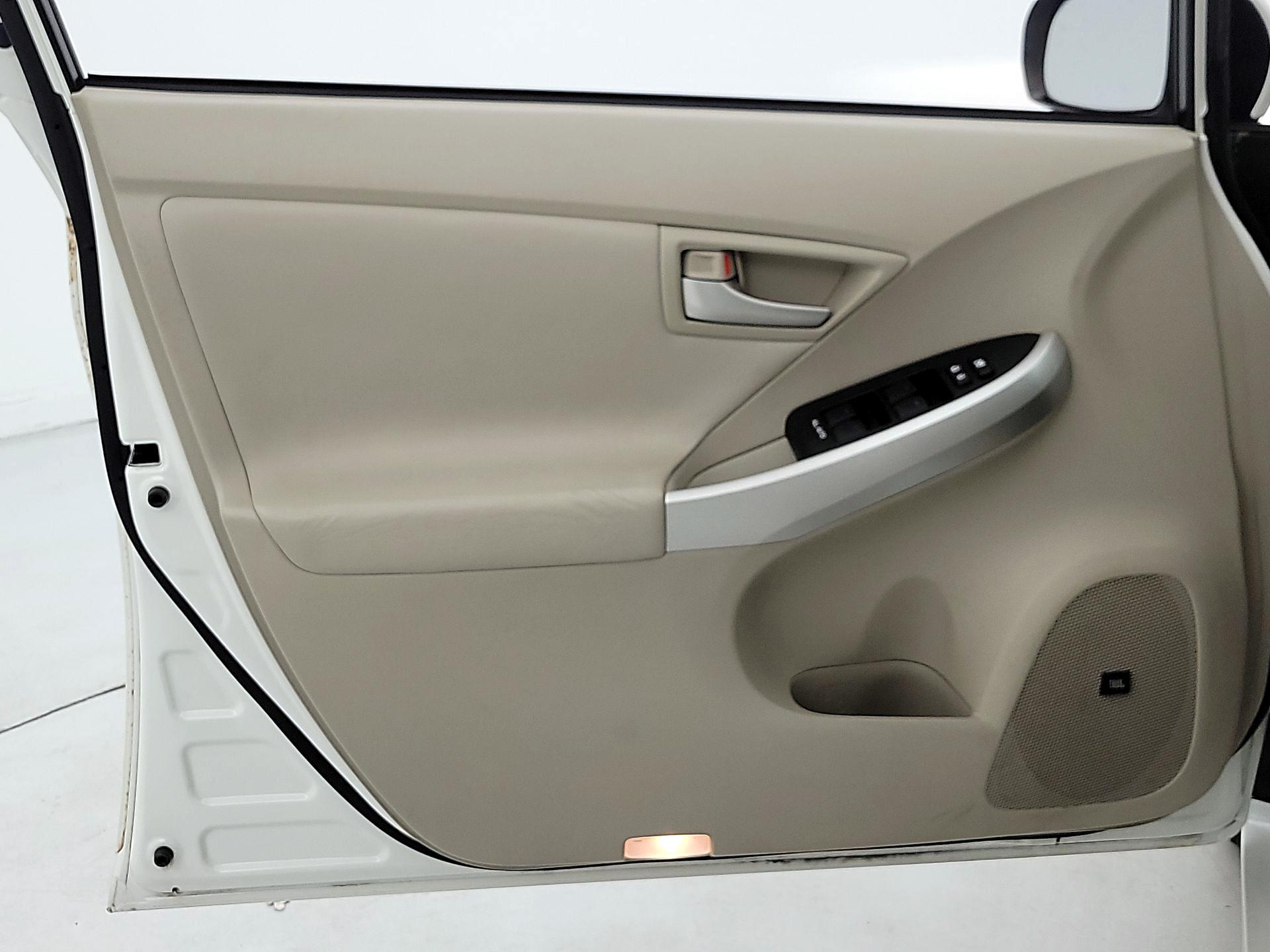 Thumbnail: 2015 Toyota Prius - 12