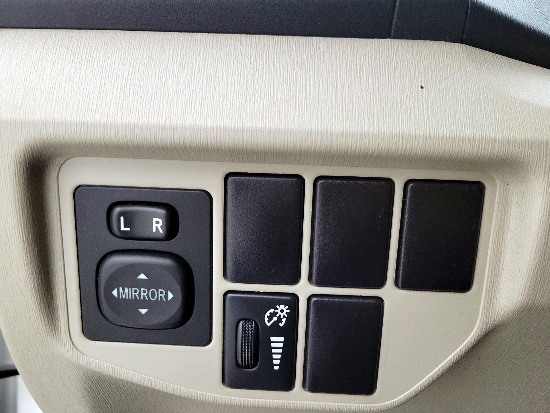 Thumbnail: 2015 Toyota Prius - 13