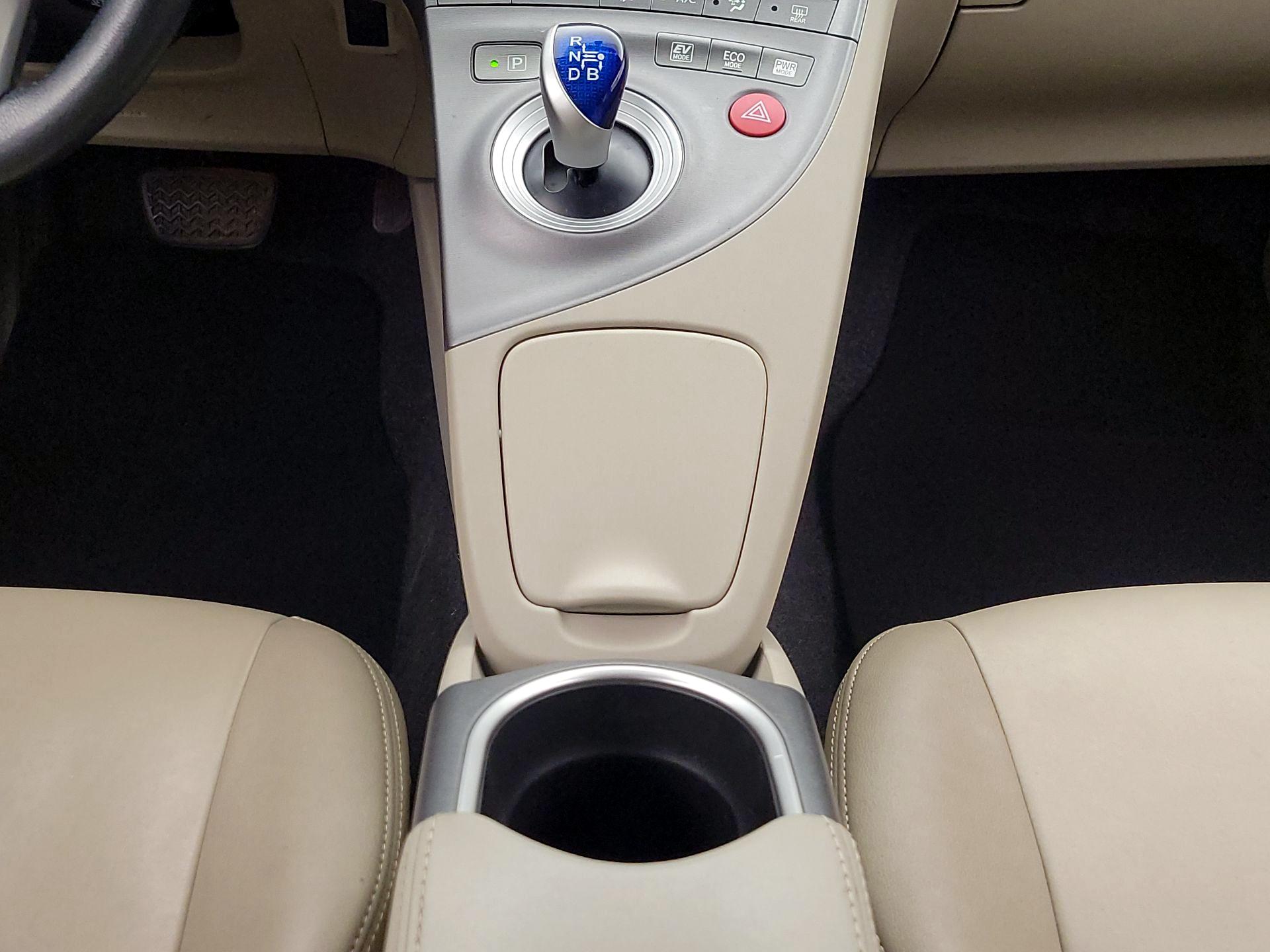 Thumbnail: 2015 Toyota Prius - 17