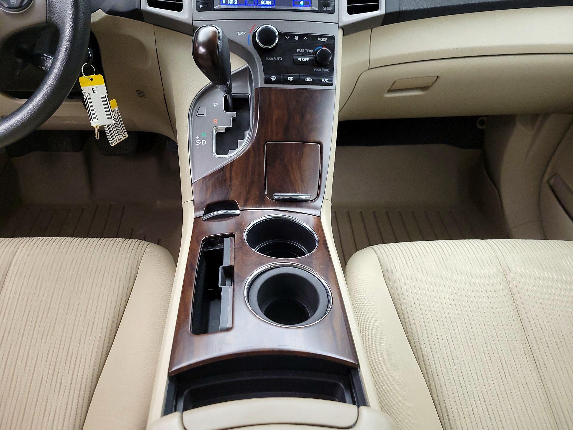 Thumbnail: 2014 Toyota Venza - 17