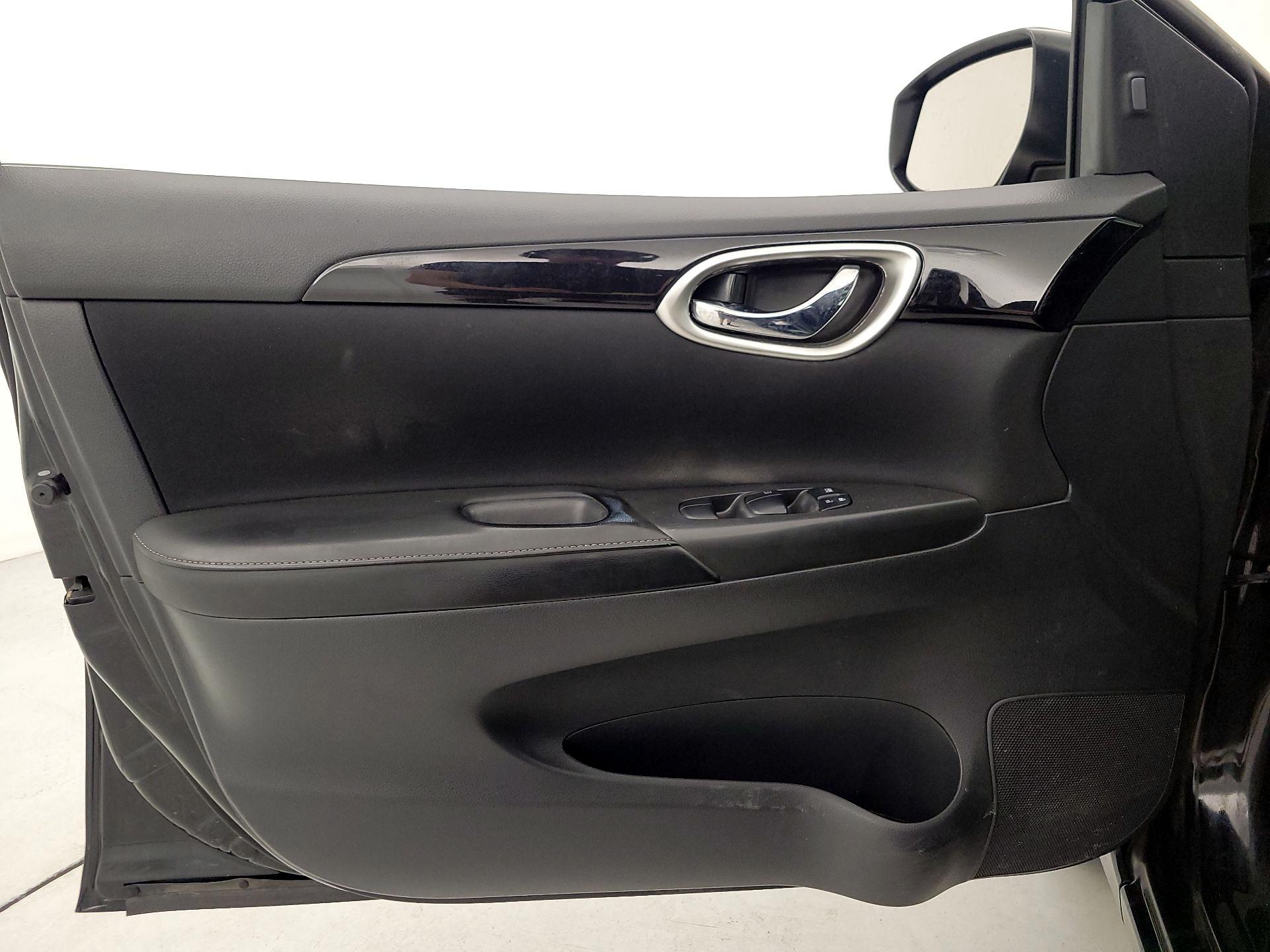 Thumbnail: 2019 Nissan Sentra - 12