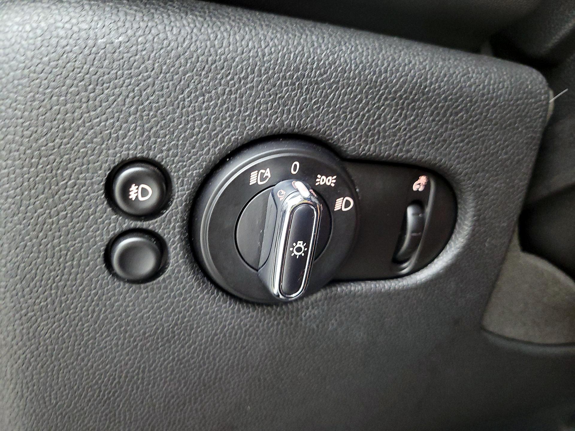 Thumbnail: 2016 MINI Cooper Hardtop - 13