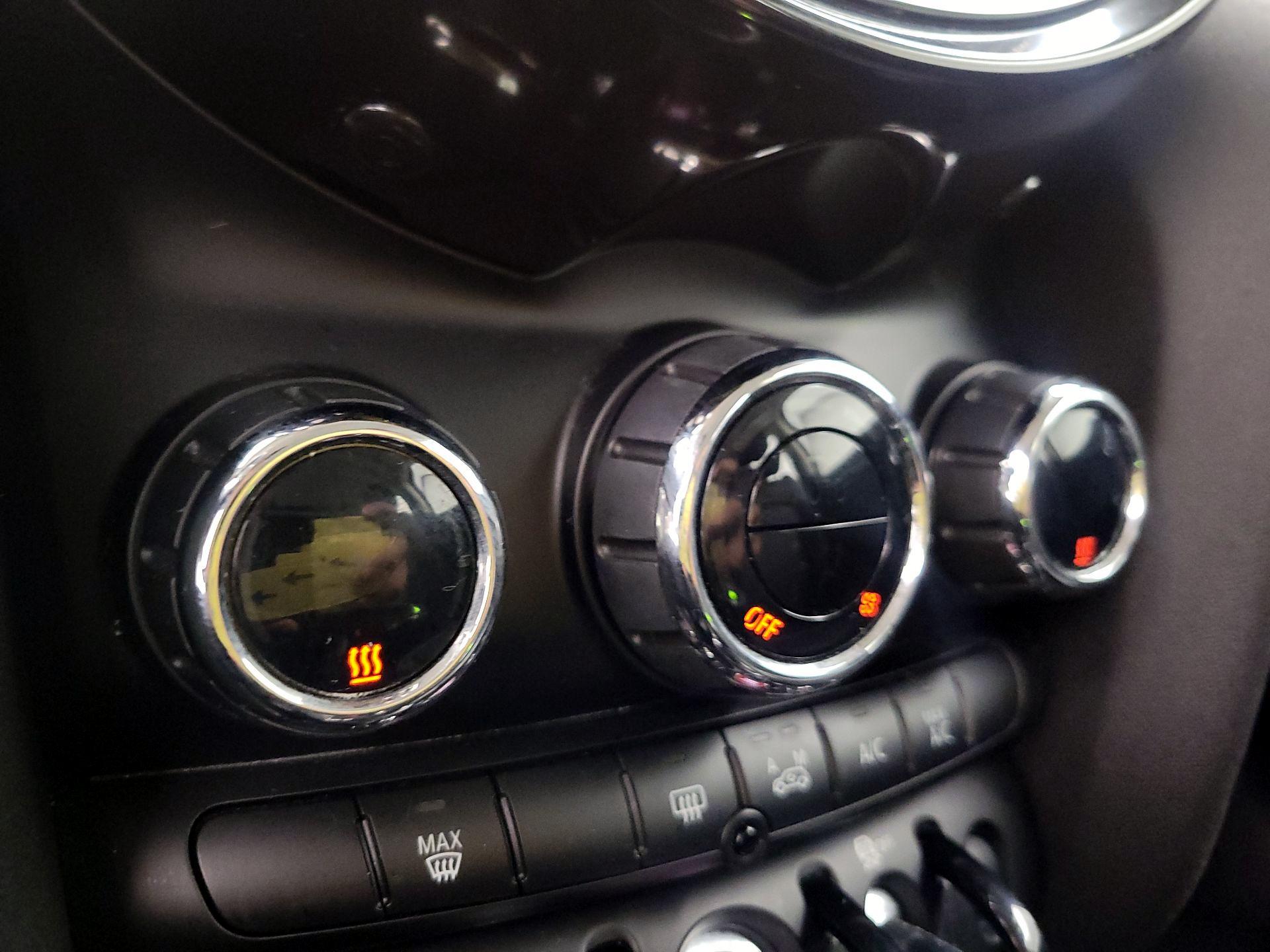 Thumbnail: 2016 MINI Cooper Hardtop - 15