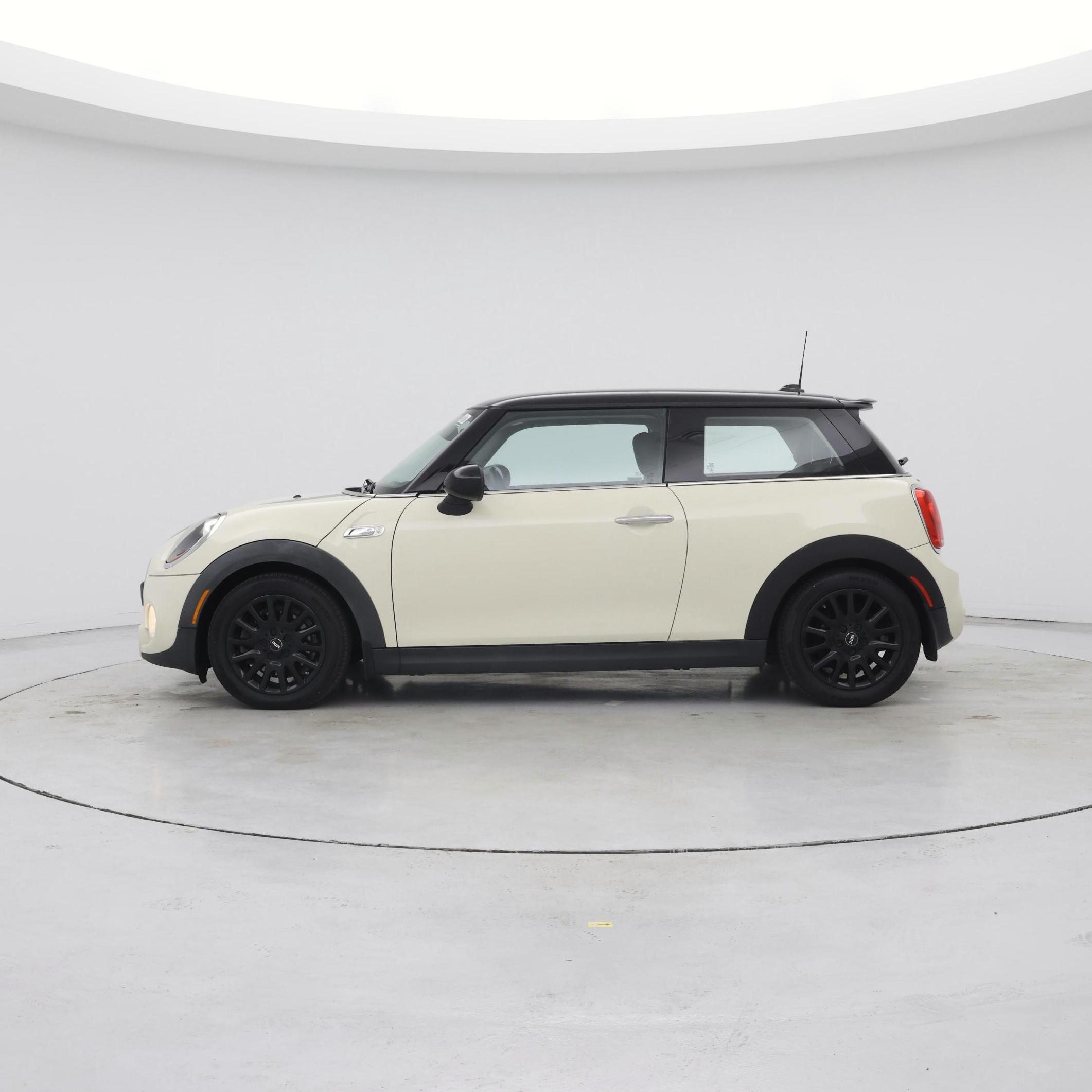 Thumbnail: 2016 MINI Cooper Hardtop - 3