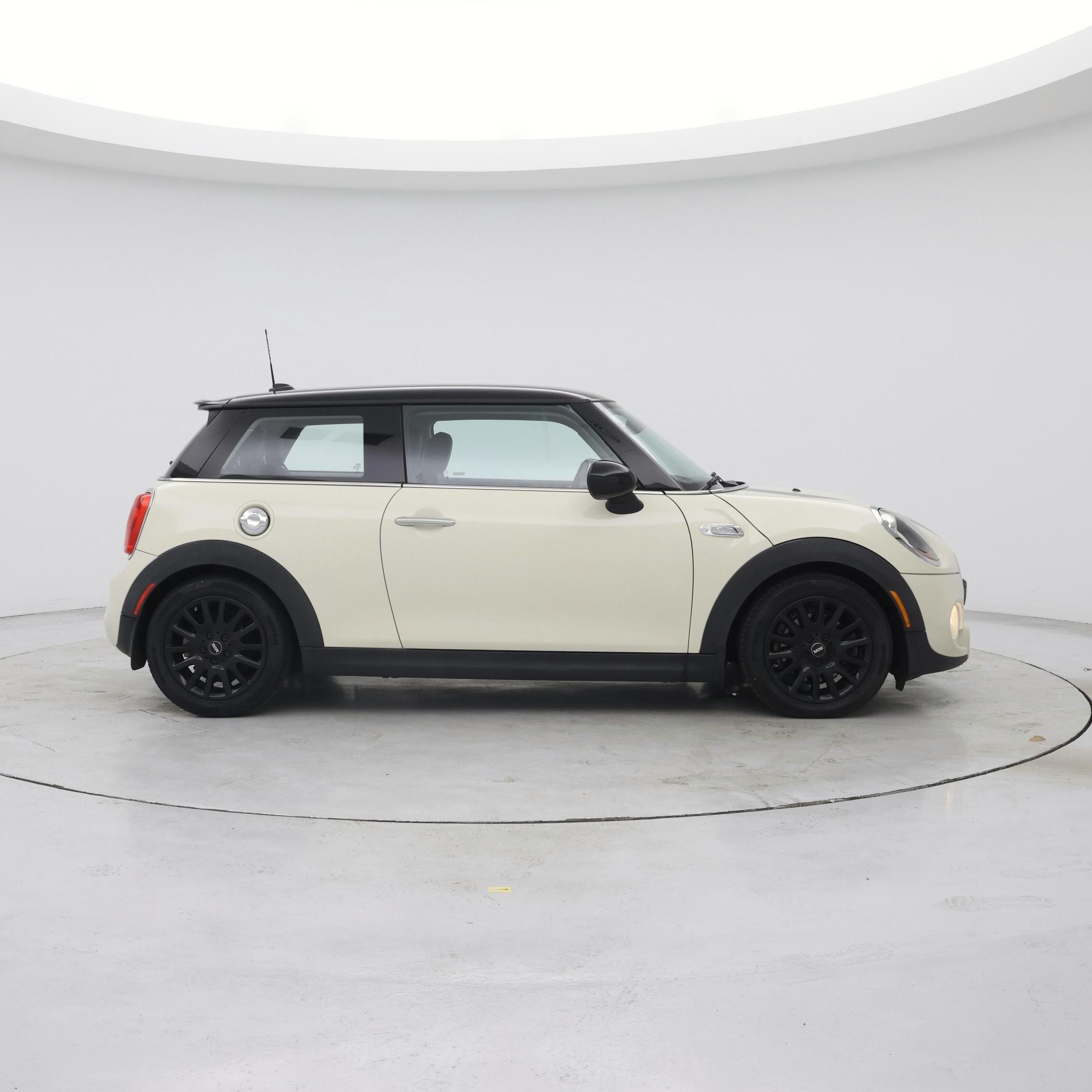 Thumbnail: 2016 MINI Cooper Hardtop - 7