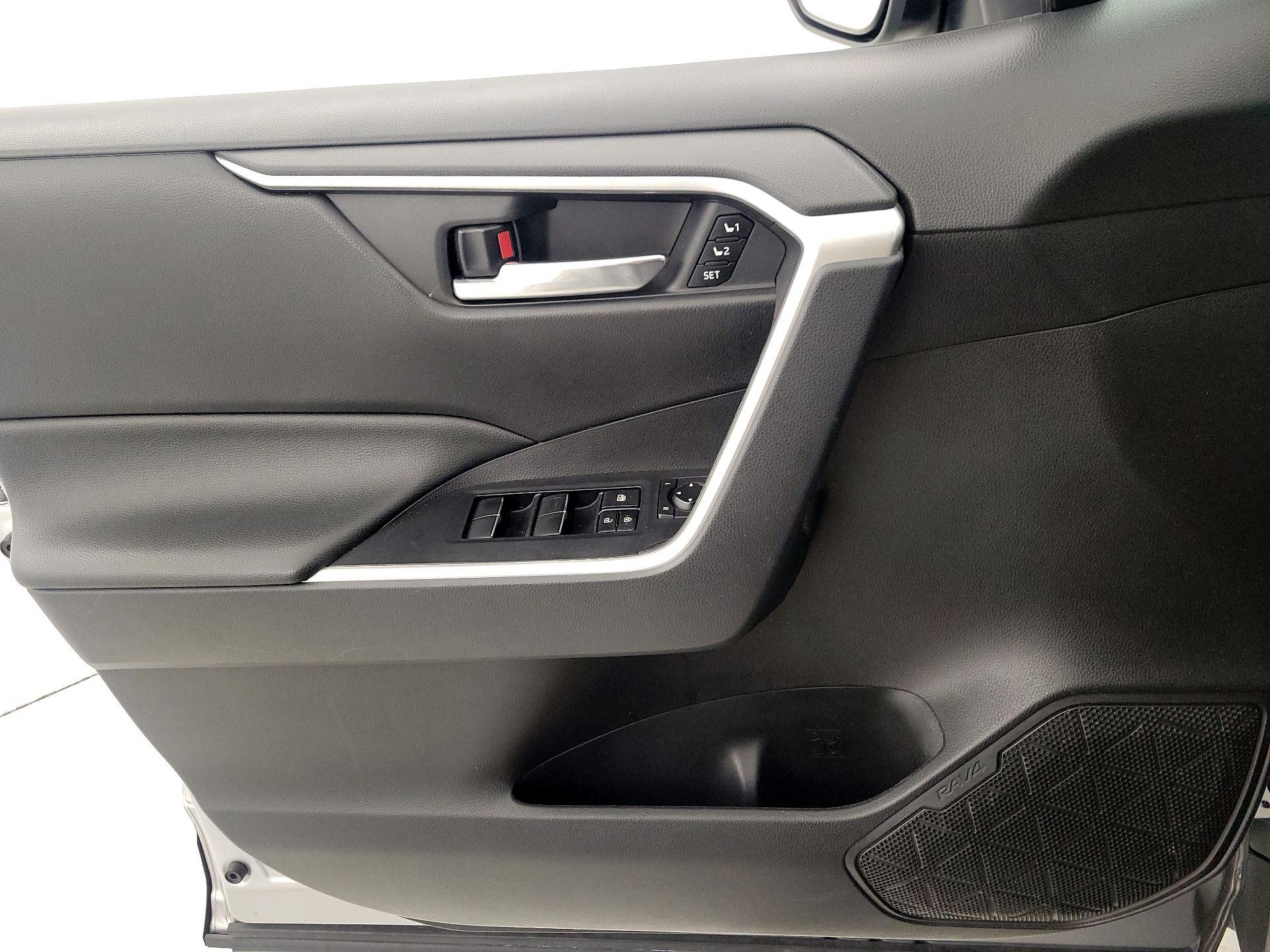 Thumbnail: 2021 Toyota RAV4 - 12