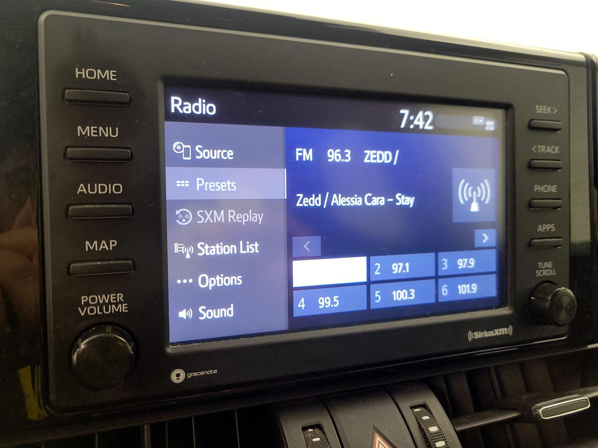 Thumbnail: 2021 Toyota RAV4 - 15