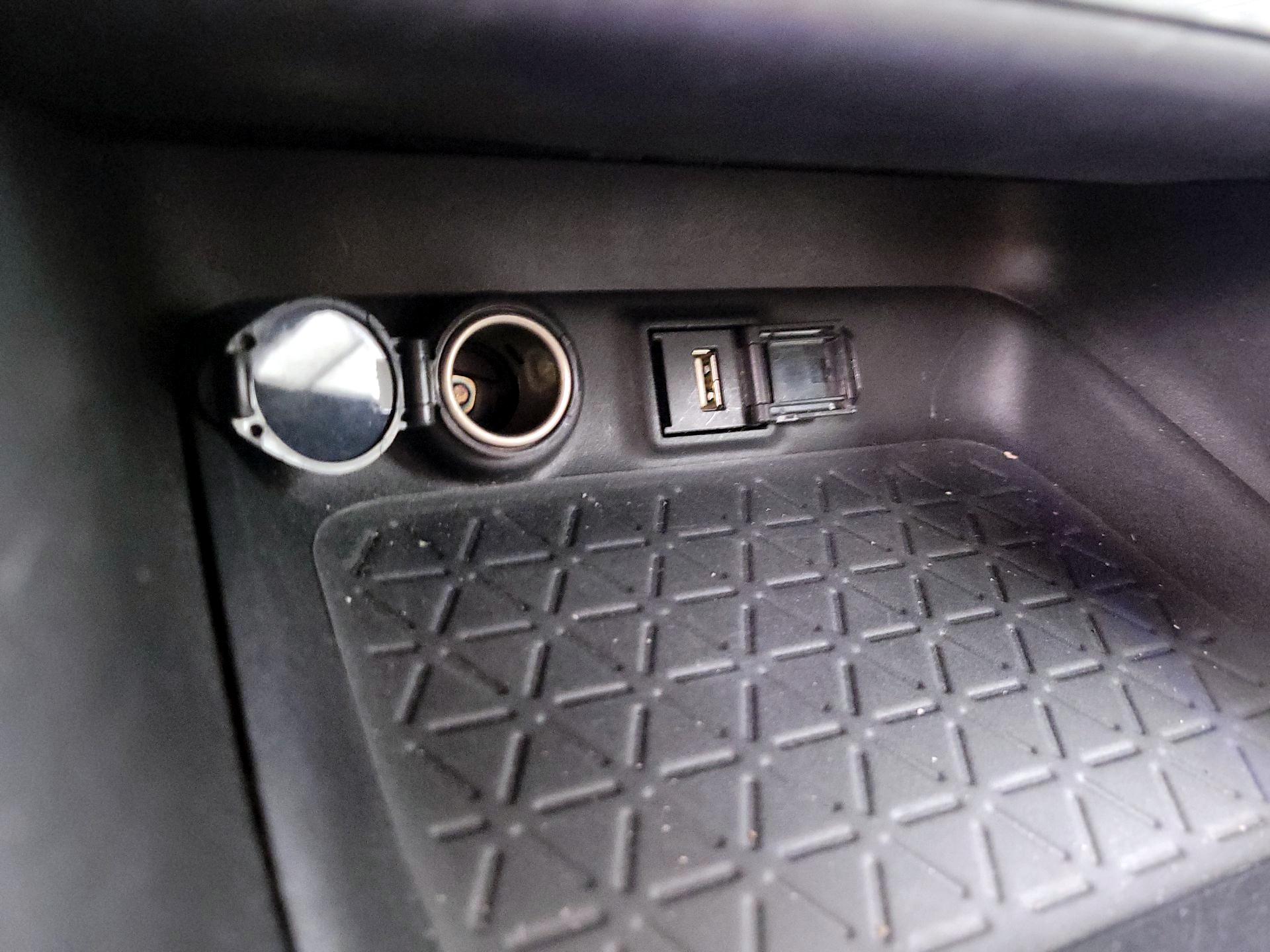 Thumbnail: 2021 Toyota RAV4 - 18