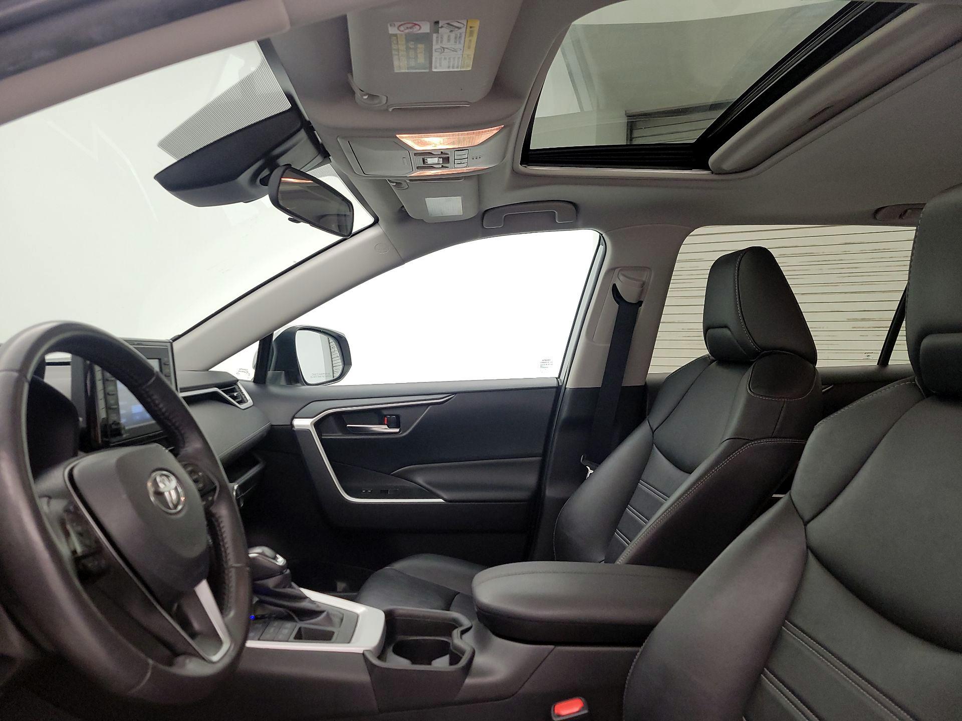 Thumbnail: 2021 Toyota RAV4 - 19