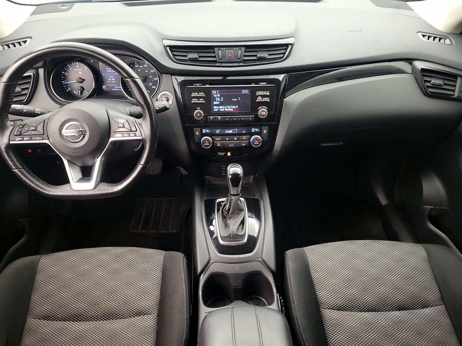 Thumbnail: 2017 Nissan Rogue Sport - 9