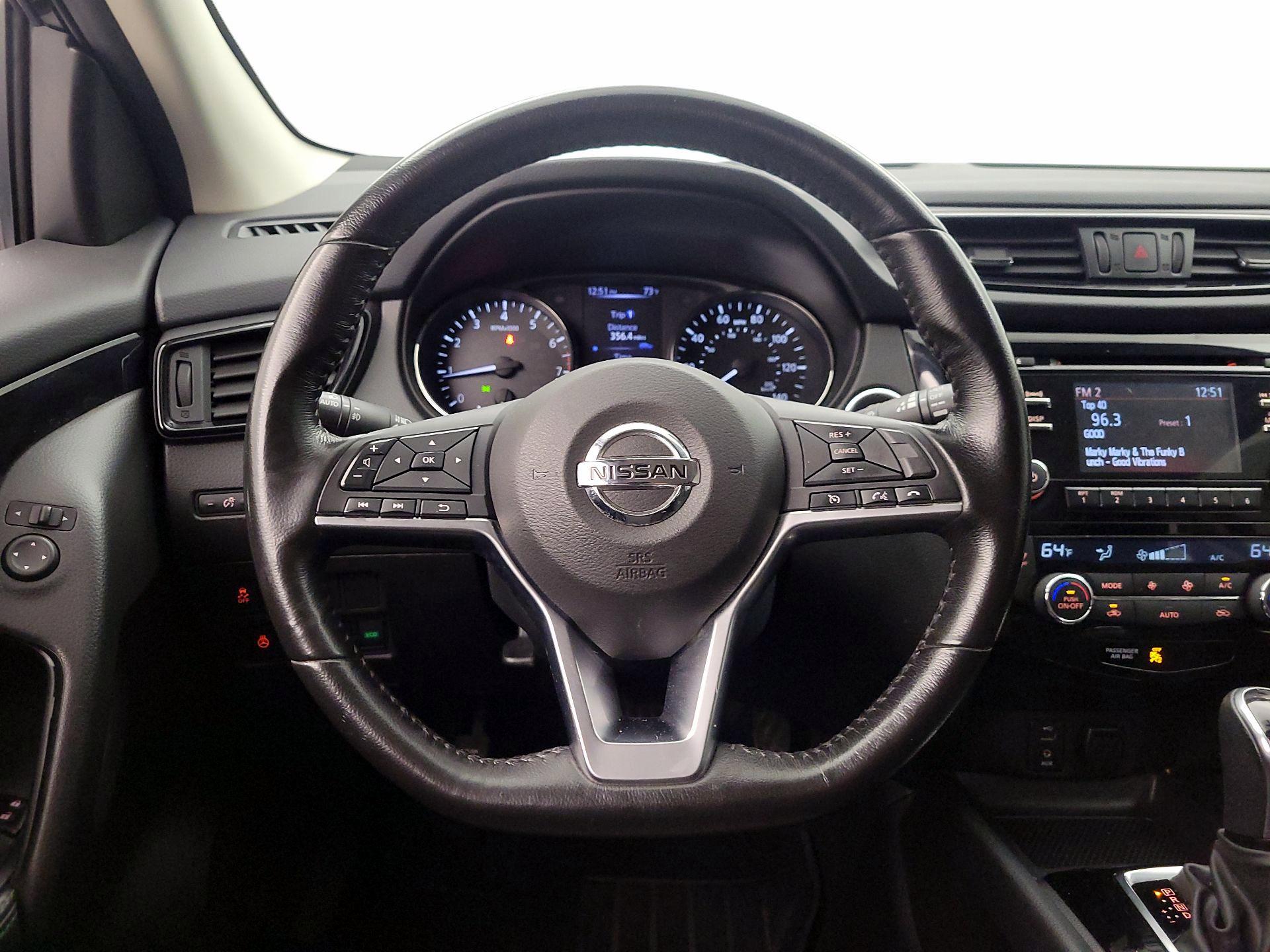Thumbnail: 2017 Nissan Rogue Sport - 10