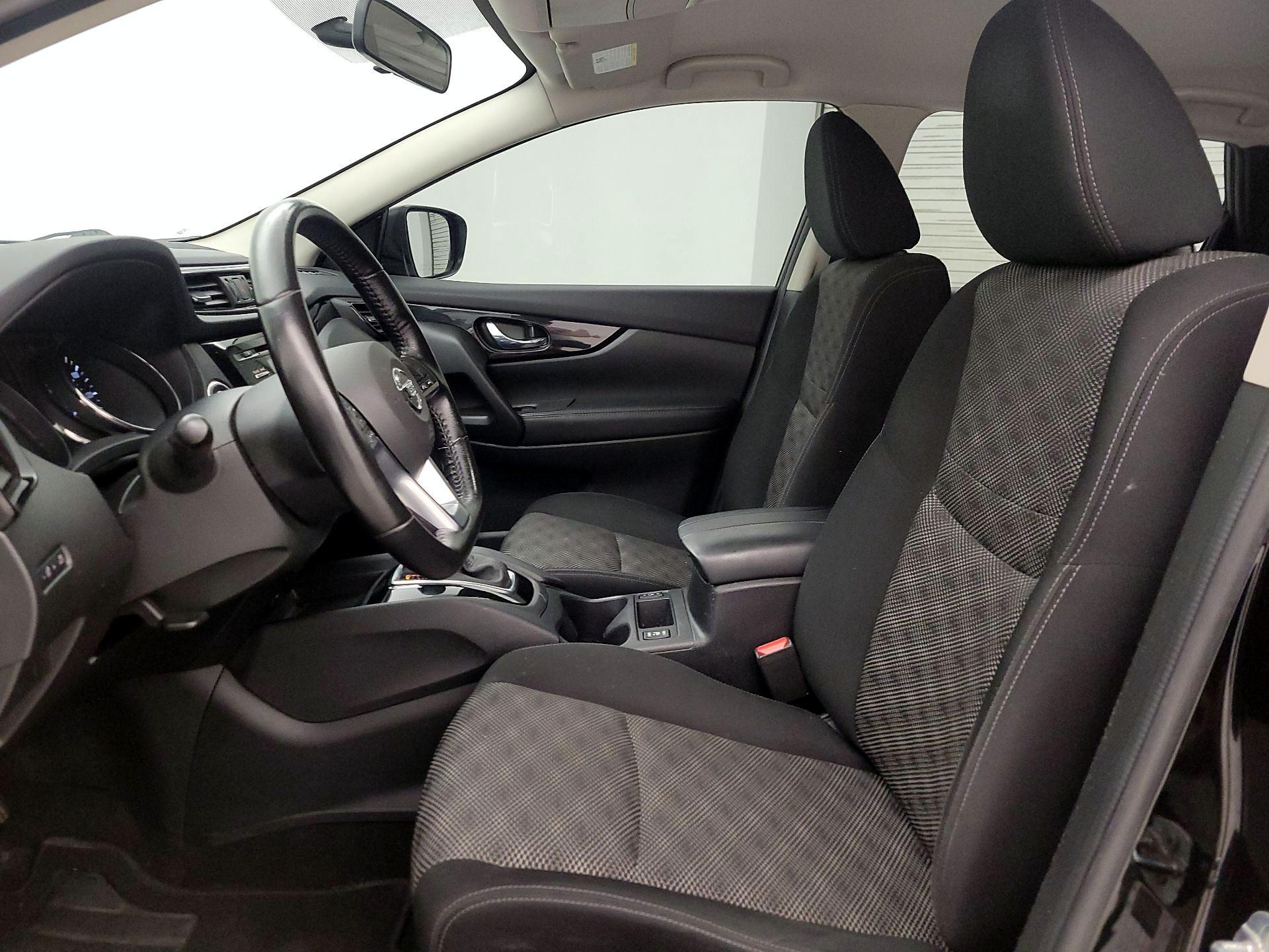 Thumbnail: 2017 Nissan Rogue Sport - 11