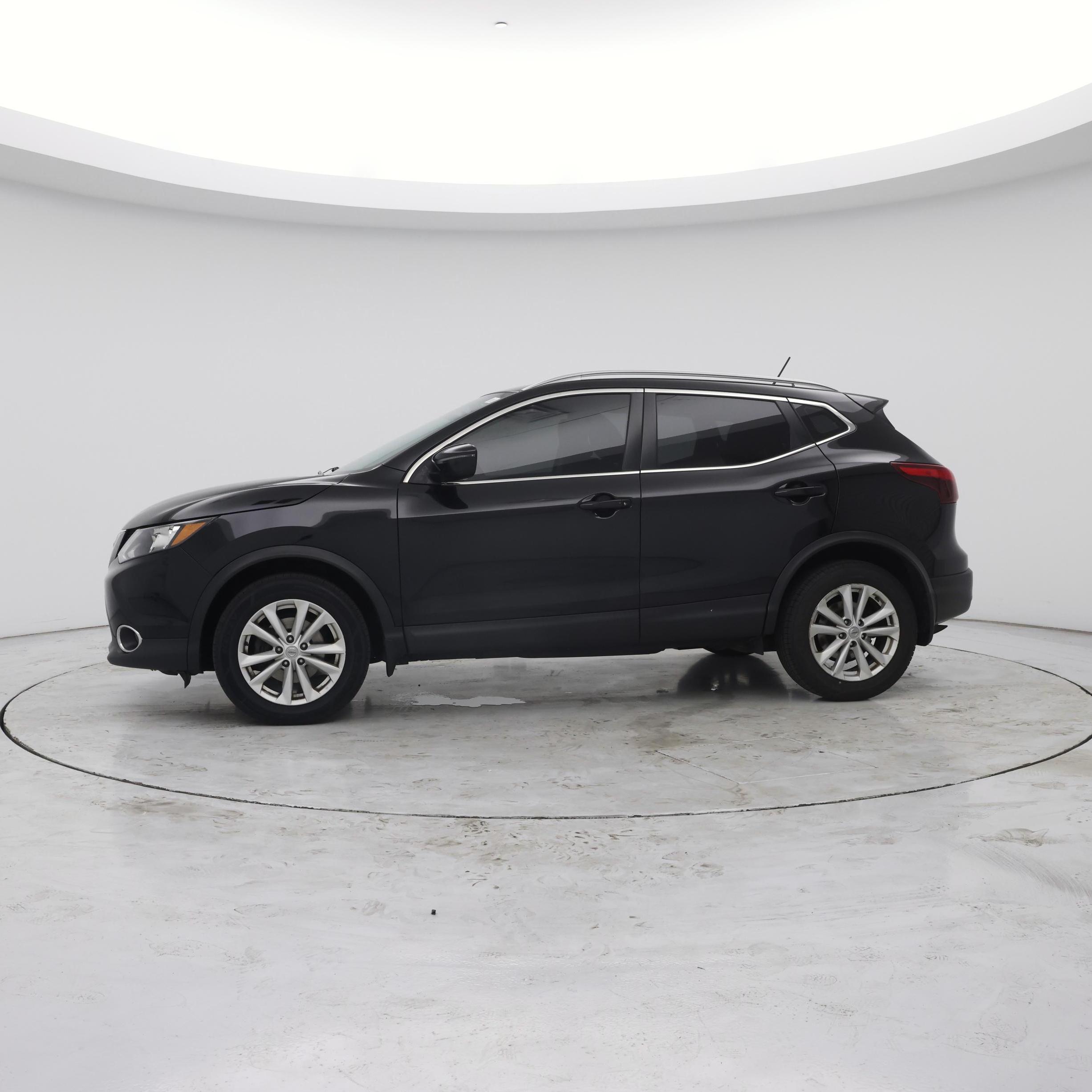Thumbnail: 2017 Nissan Rogue Sport - 3
