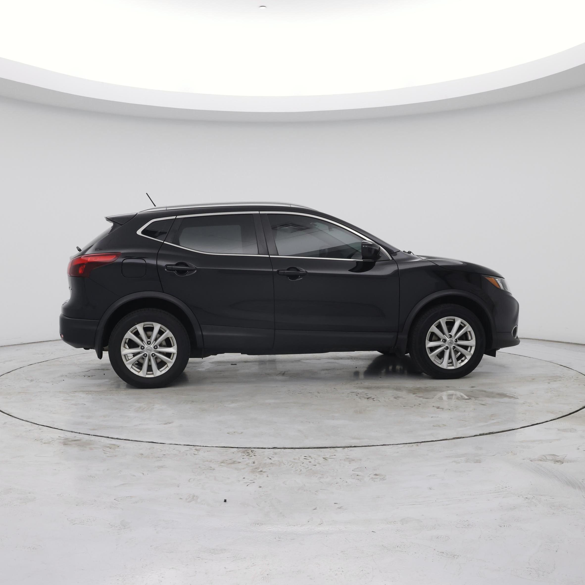 Thumbnail: 2017 Nissan Rogue Sport - 7