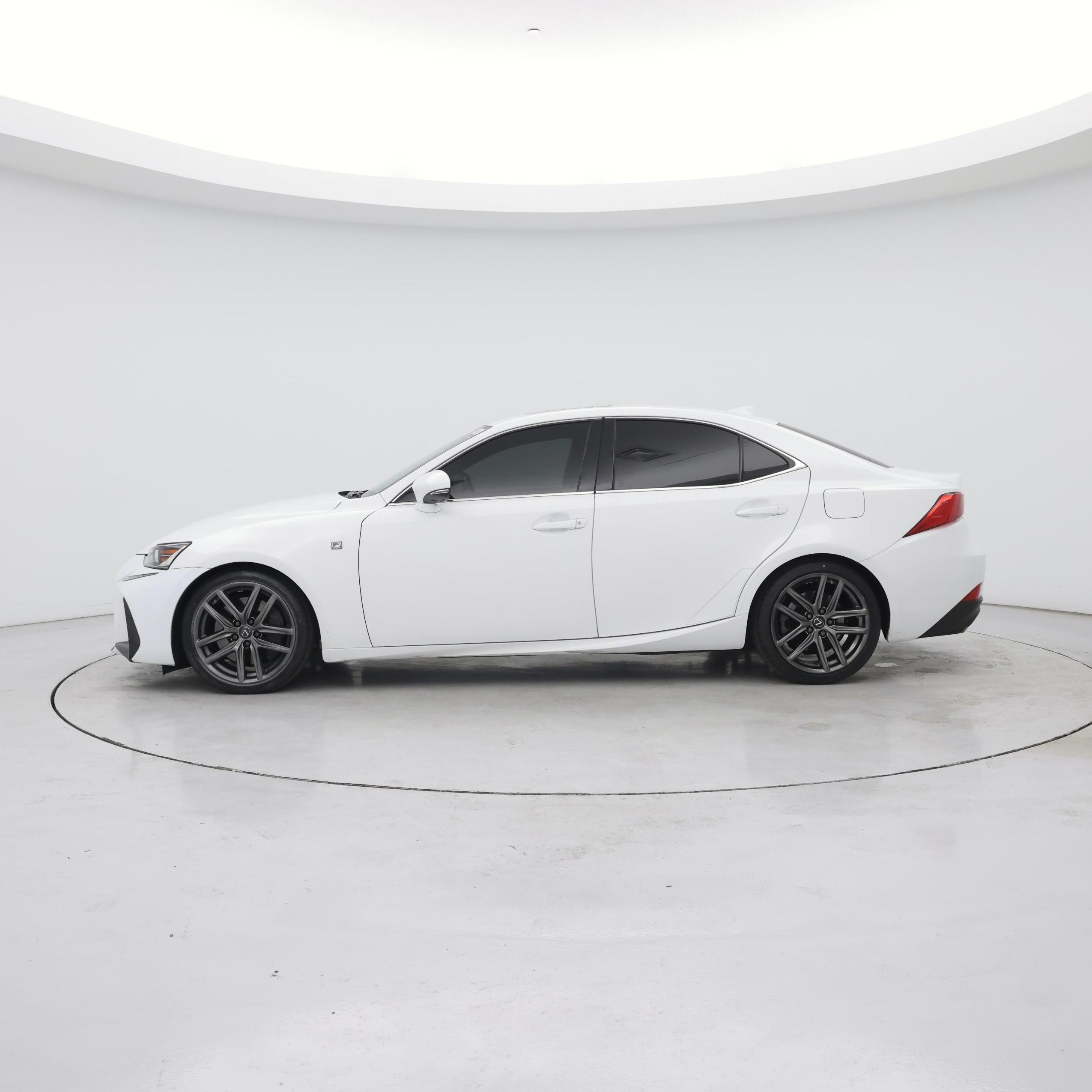 Thumbnail: 2019 Lexus IS - 3