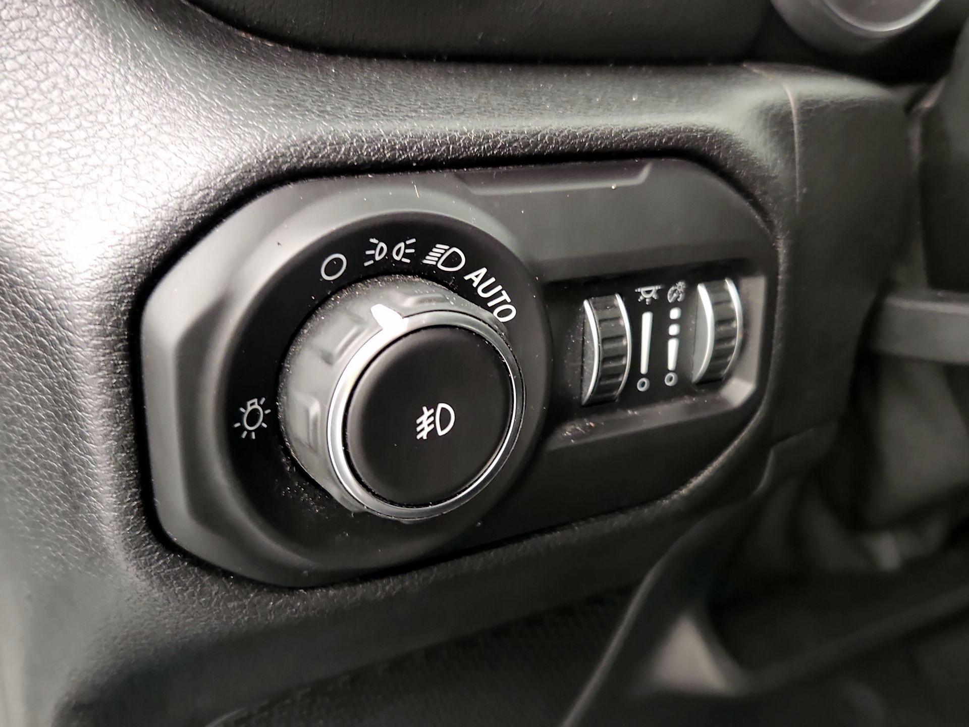 Thumbnail: 2018 Jeep Wrangler - 13