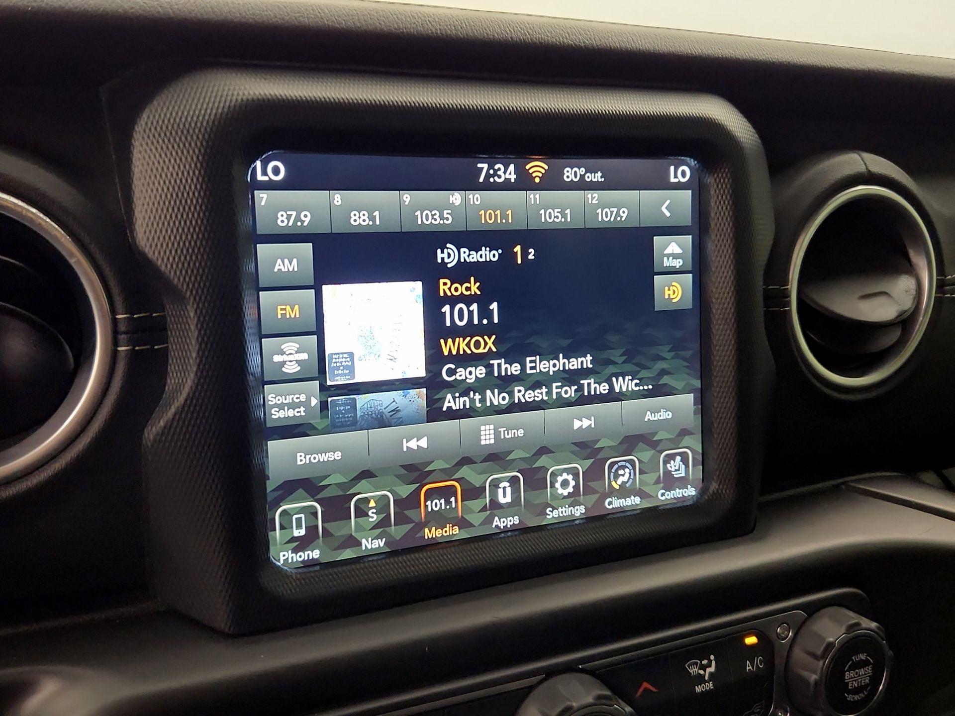 Thumbnail: 2018 Jeep Wrangler - 15