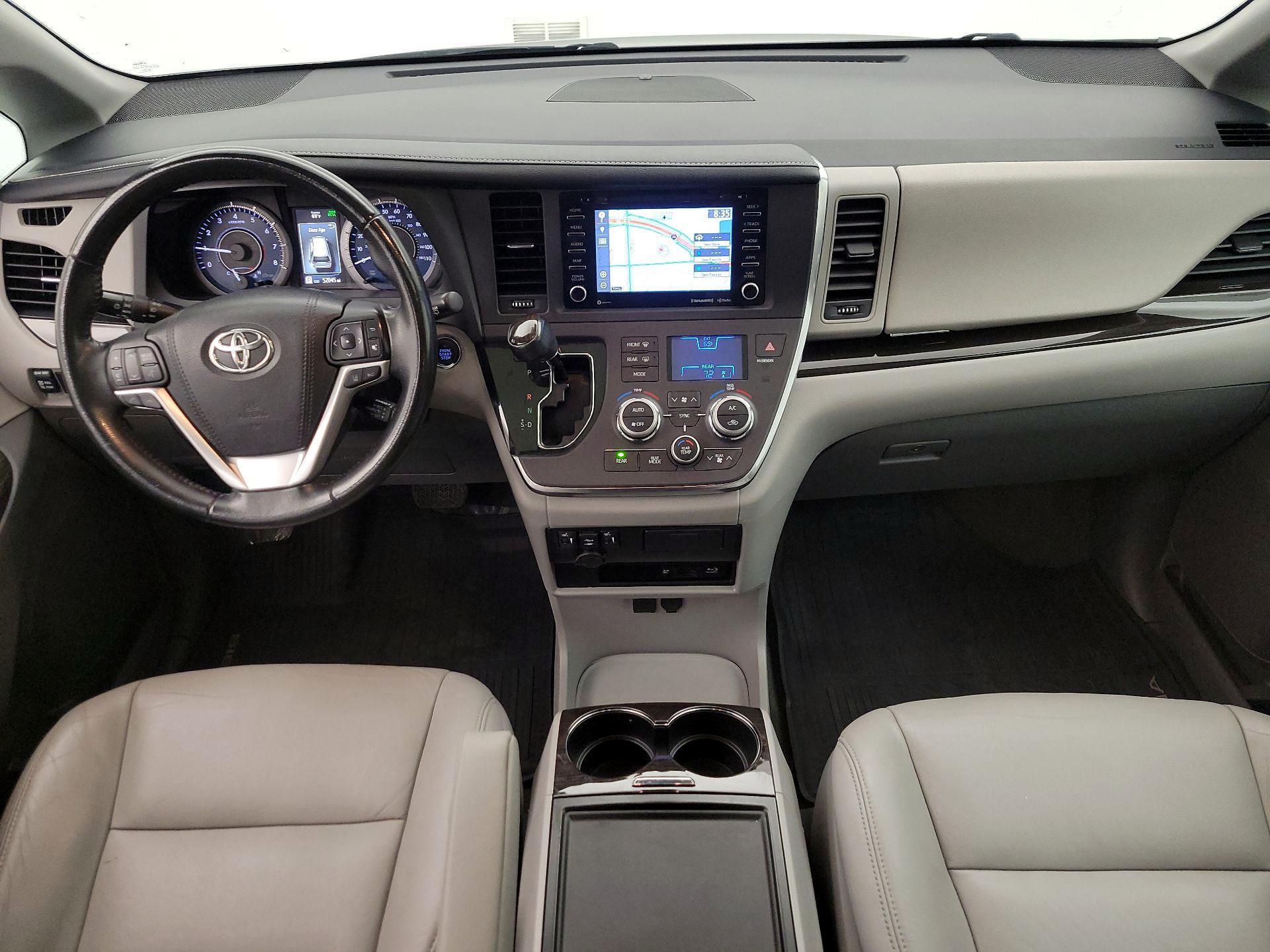Thumbnail: 2018 Toyota Sienna - 9
