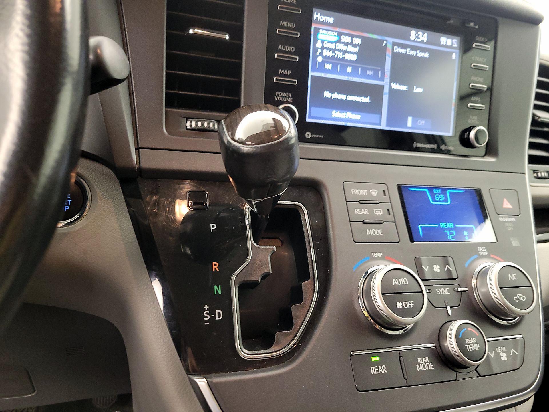 Thumbnail: 2018 Toyota Sienna - 18