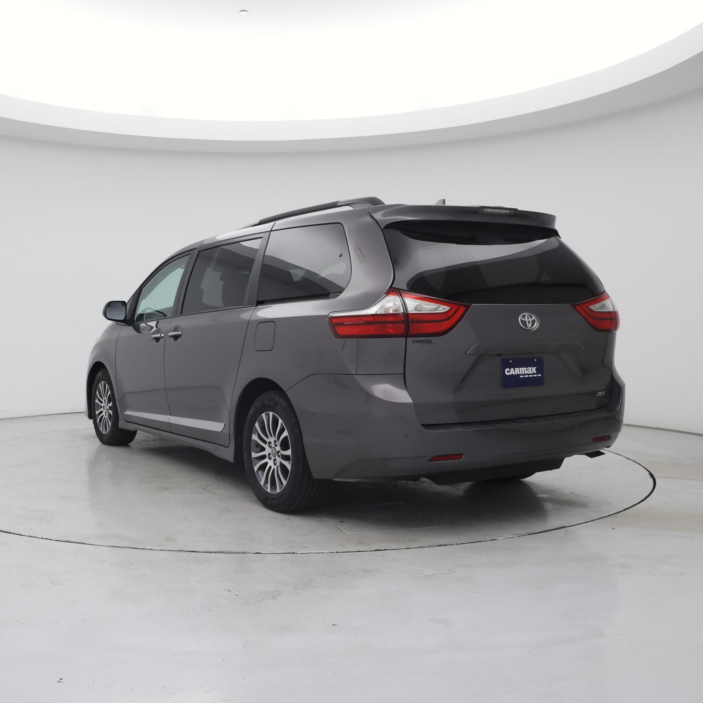 Thumbnail: 2018 Toyota Sienna - 2