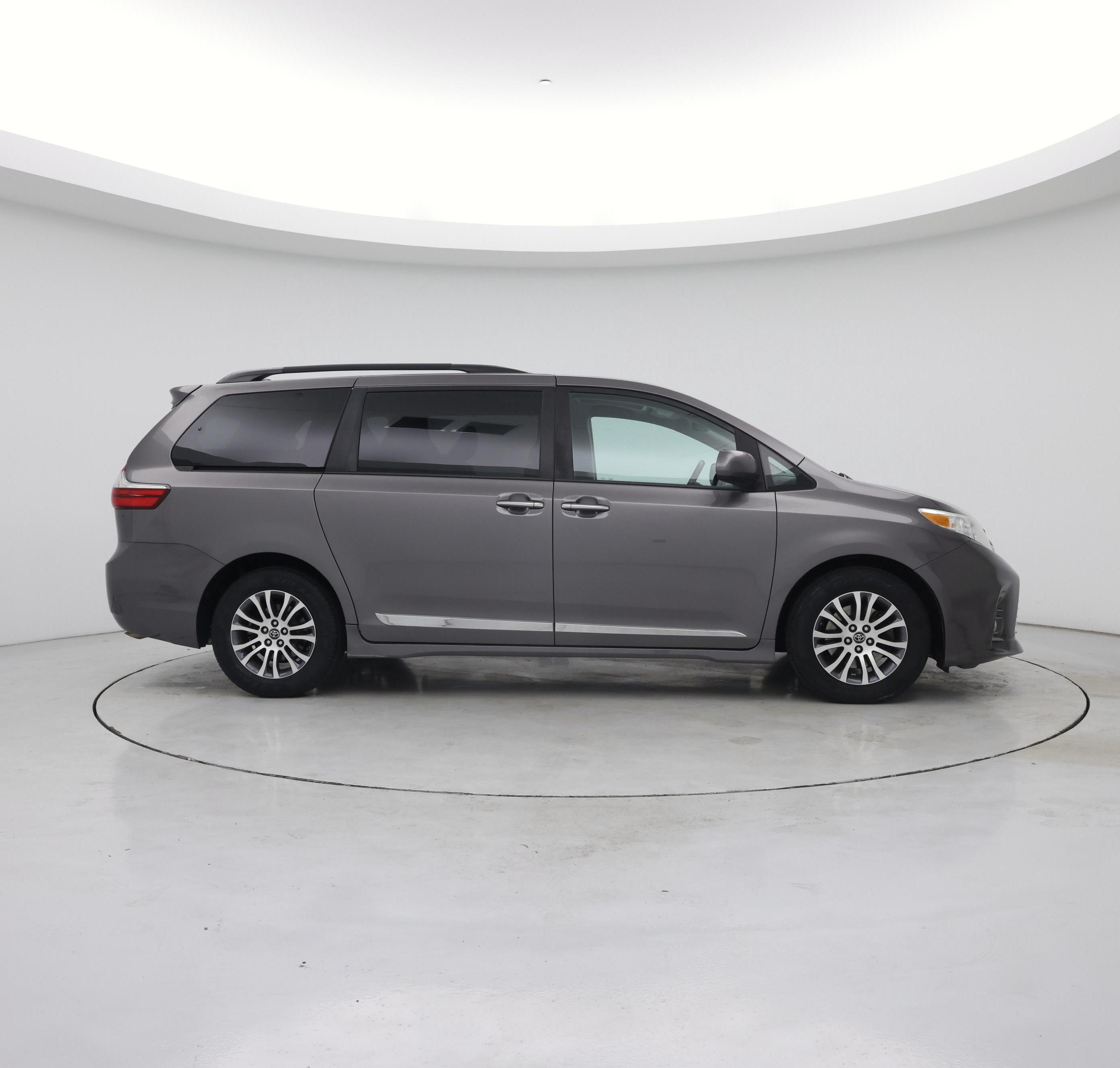 Thumbnail: 2018 Toyota Sienna - 7