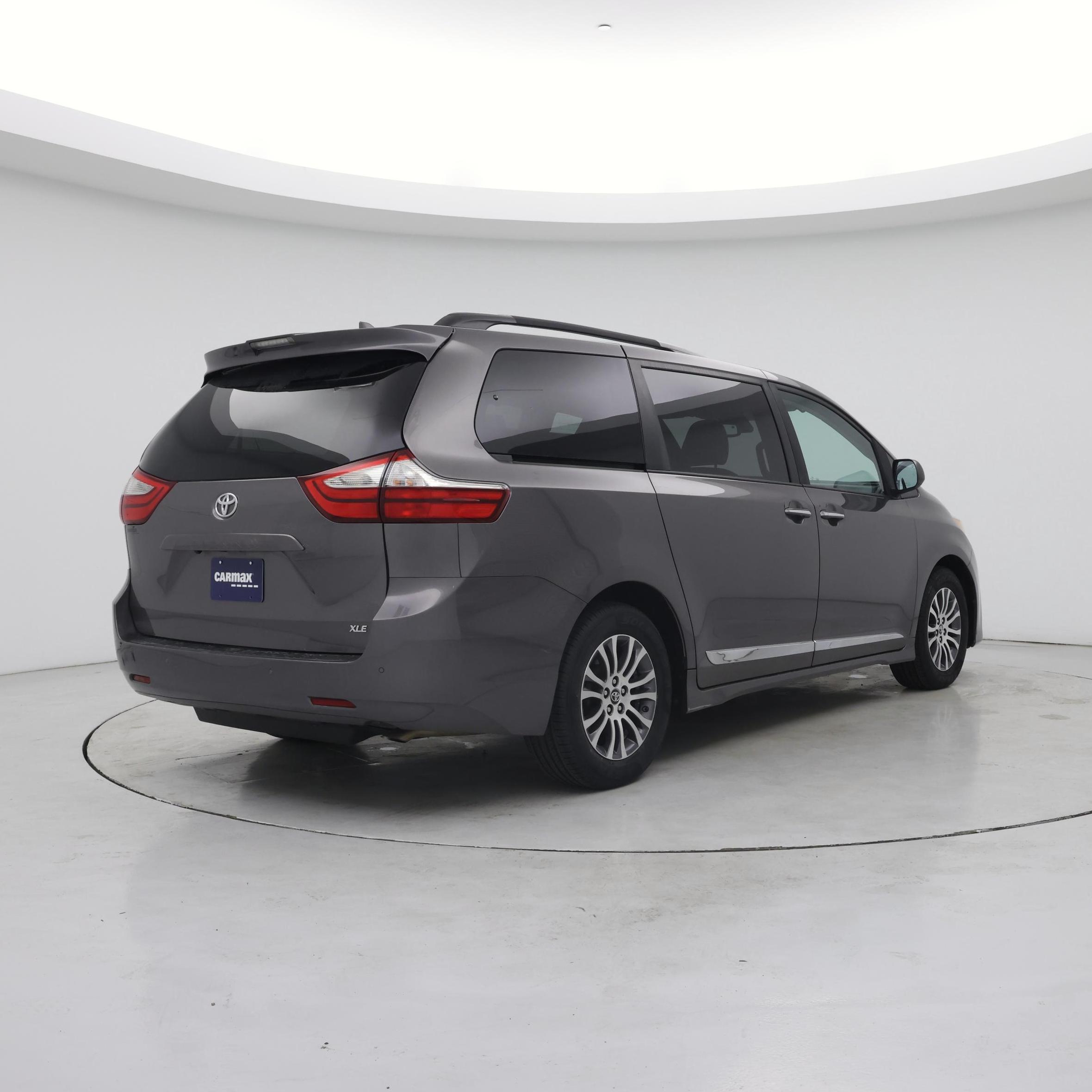Thumbnail: 2018 Toyota Sienna - 8