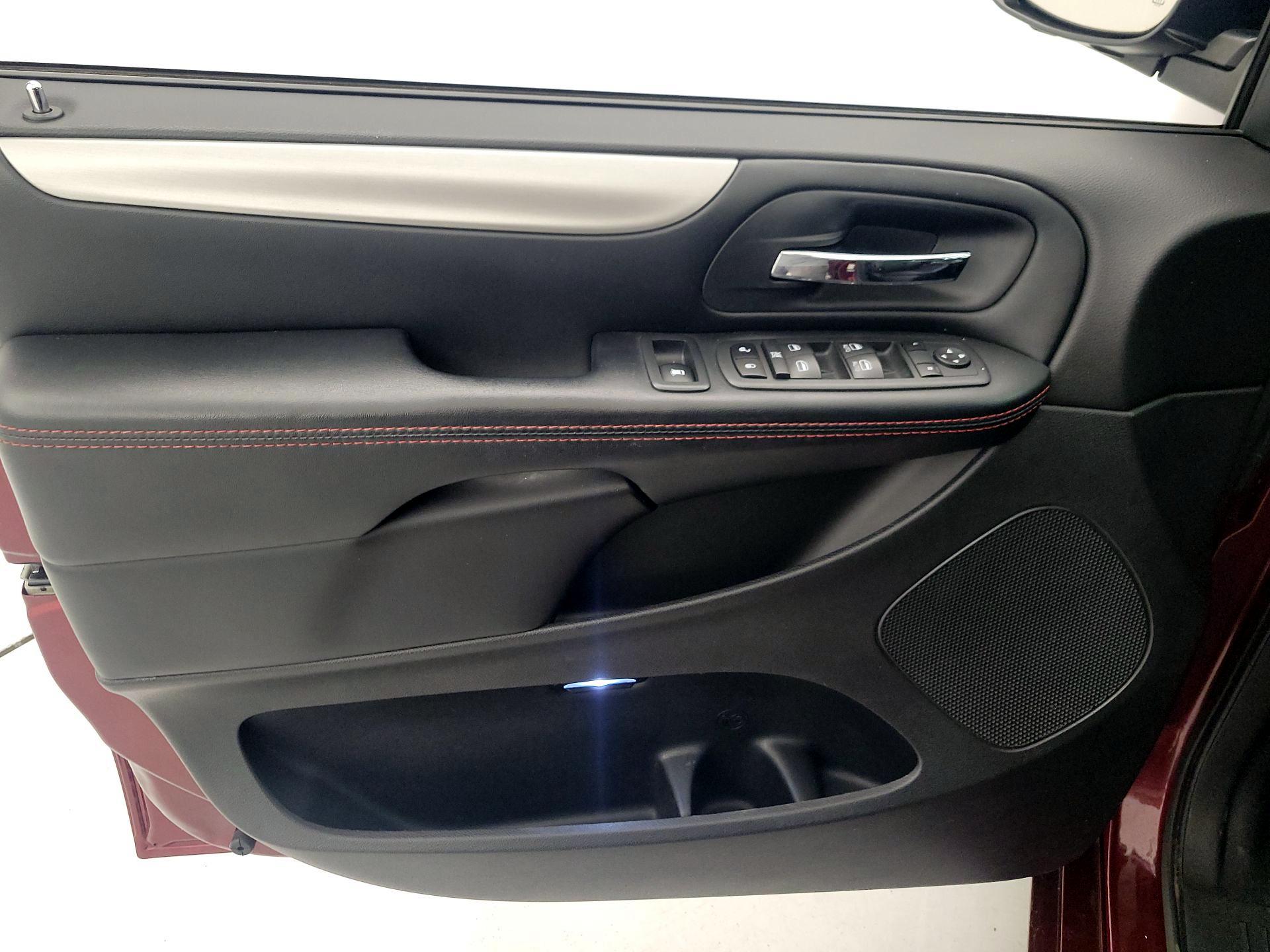 Thumbnail: 2019 Dodge Grand Caravan - 12