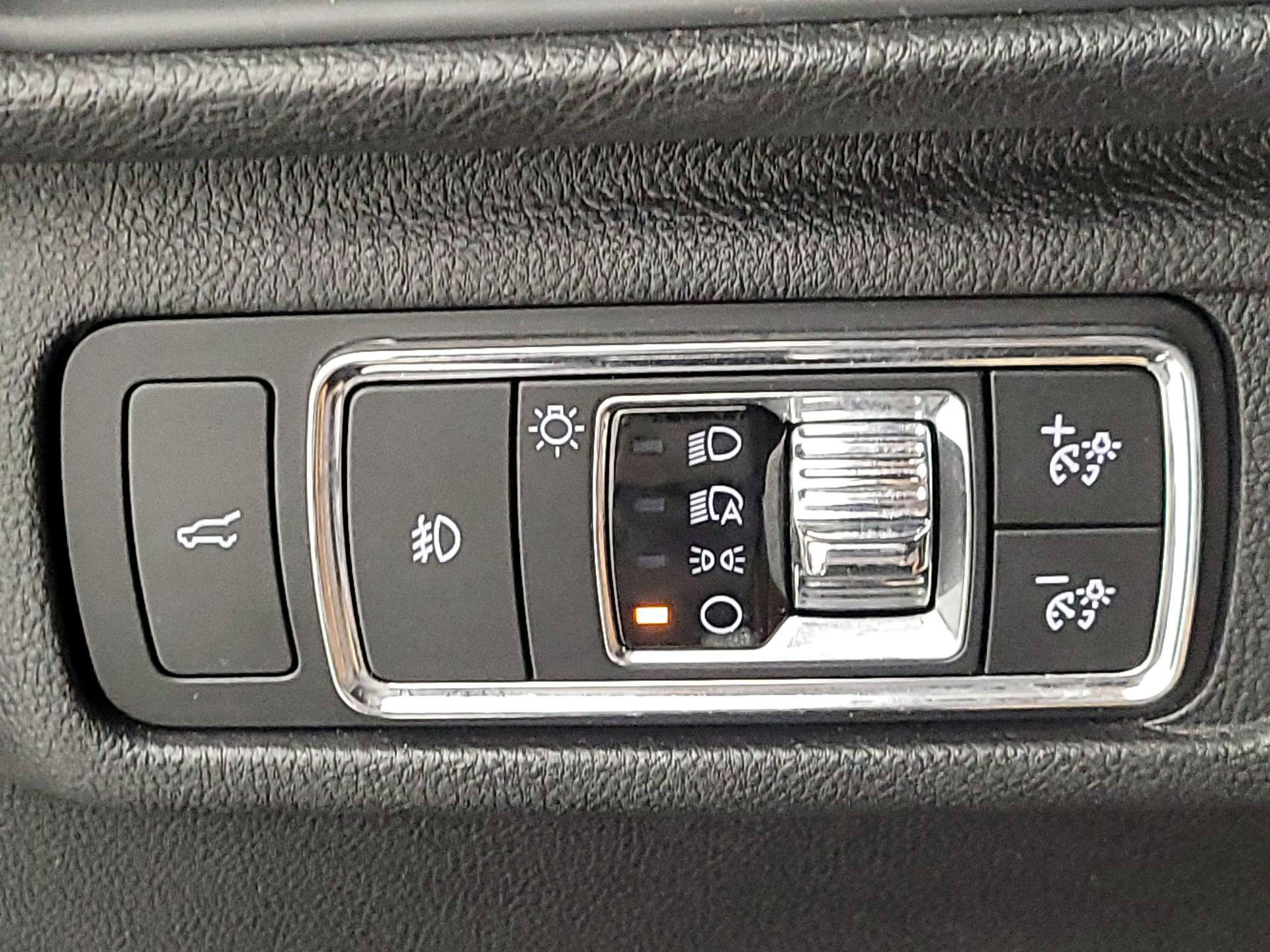 Thumbnail: 2020 Lincoln Corsair - 13