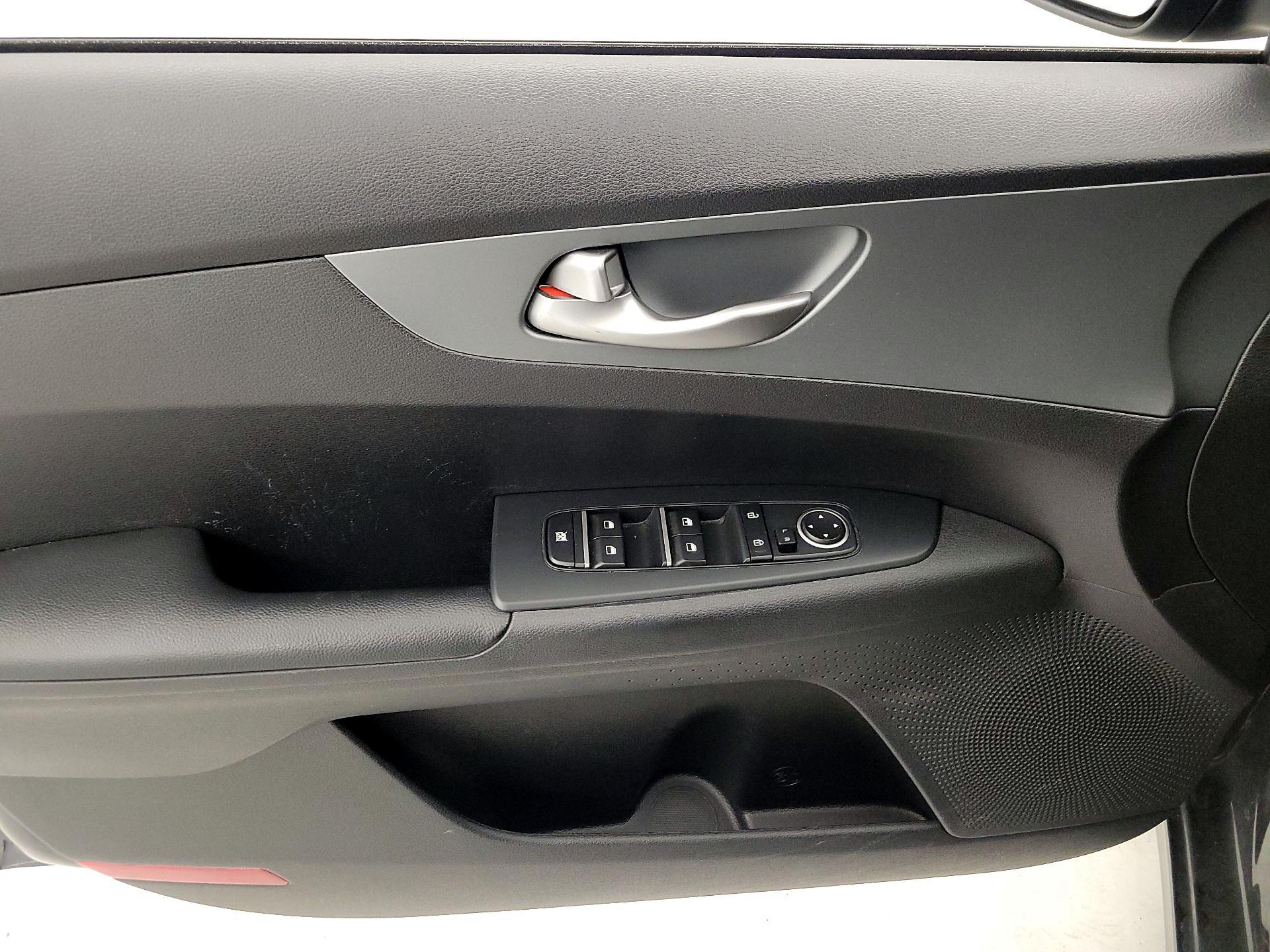 Thumbnail: 2021 Kia Forte - 12