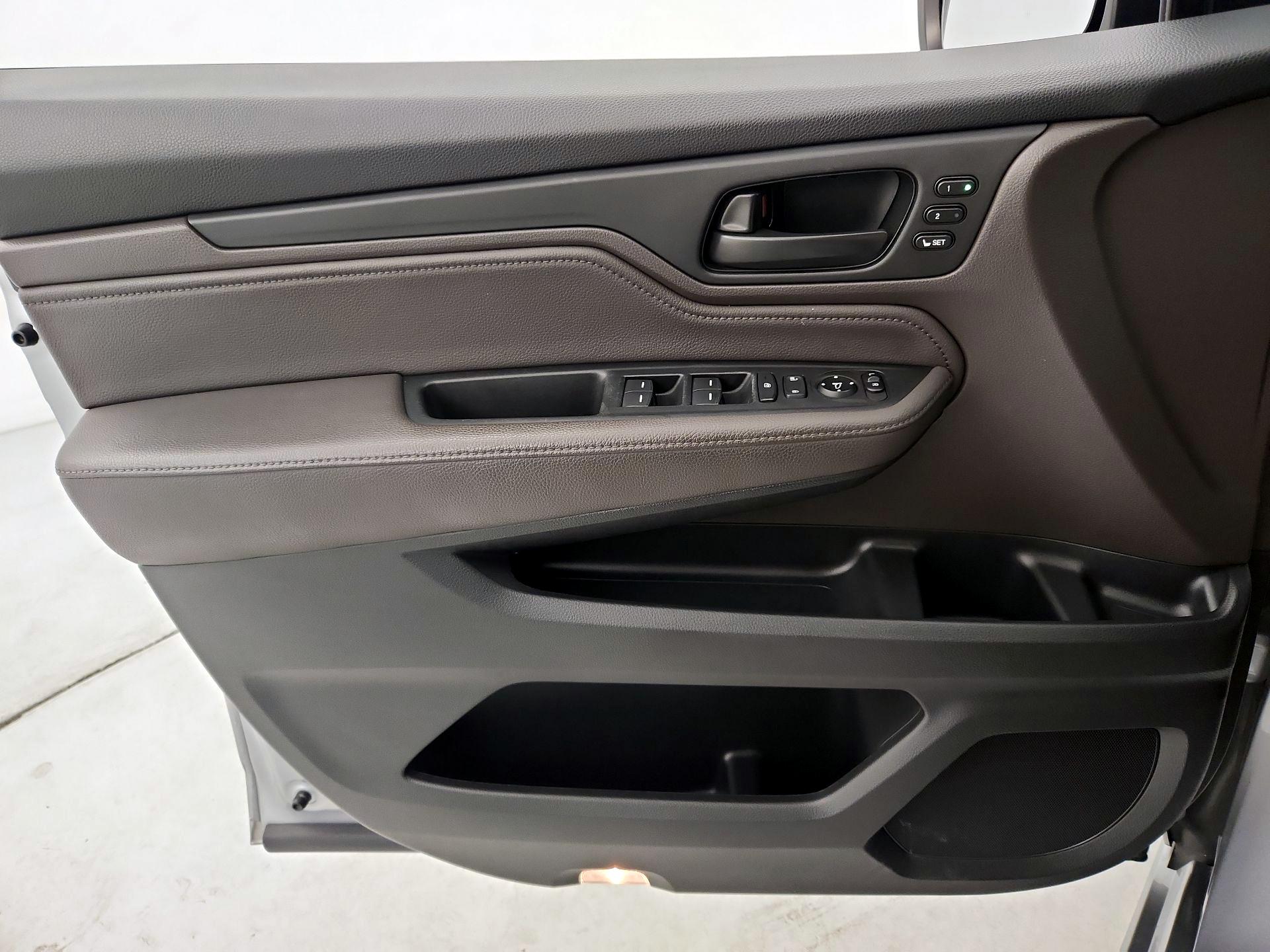 Thumbnail: 2018 Honda Odyssey - 12