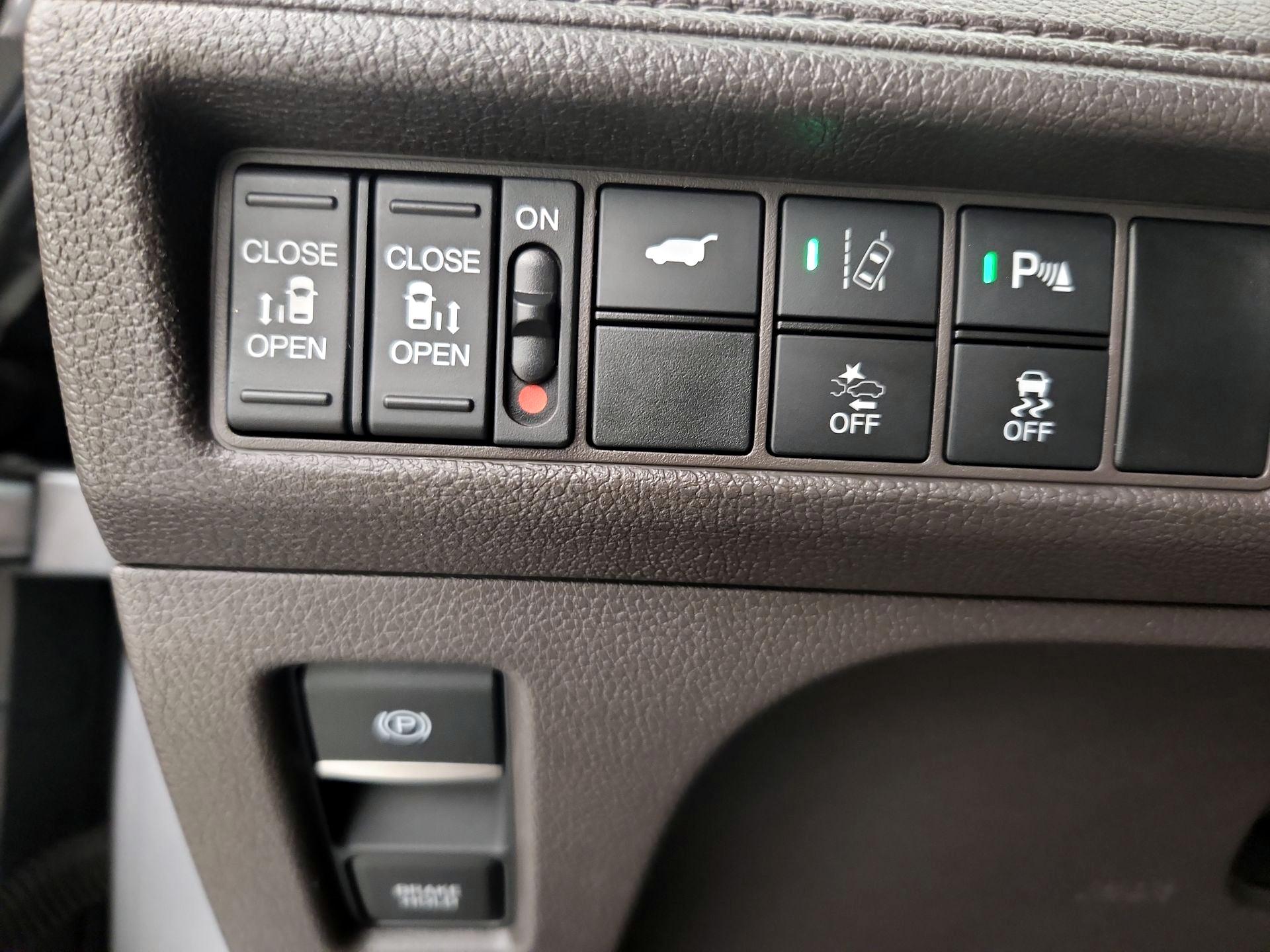 Thumbnail: 2018 Honda Odyssey - 13