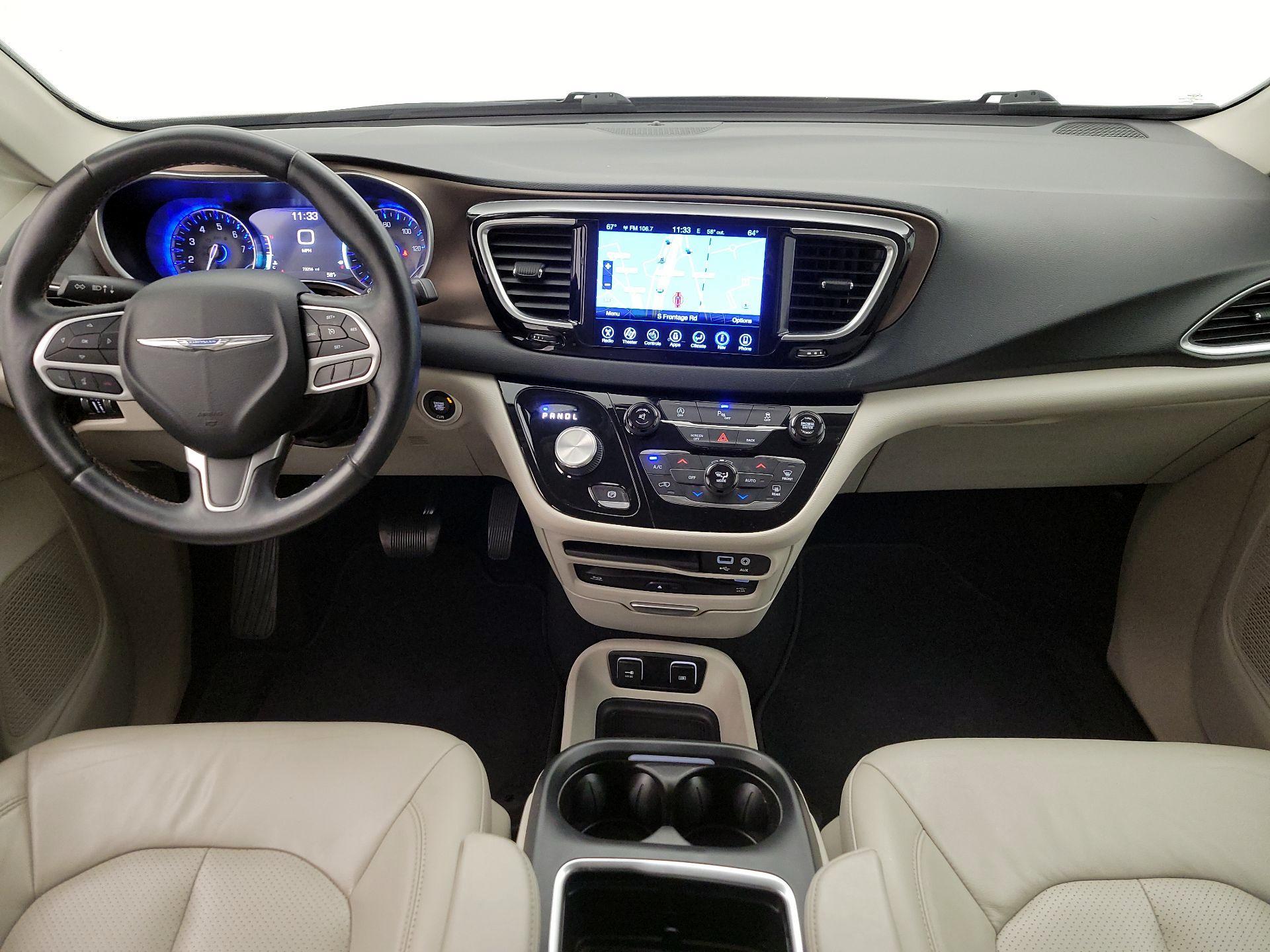 Thumbnail: 2017 Chrysler Pacifica - 9
