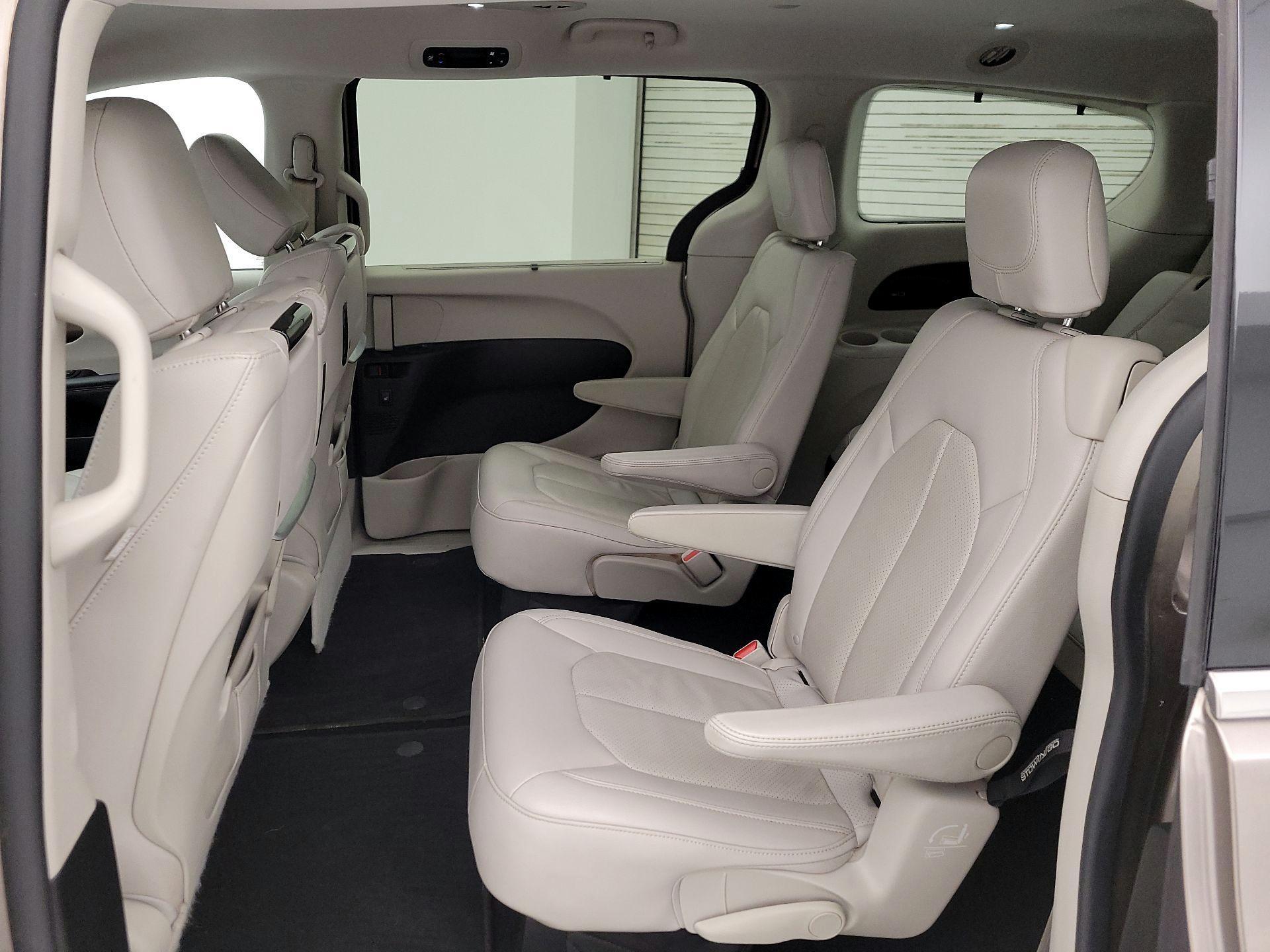 Thumbnail: 2017 Chrysler Pacifica - 20