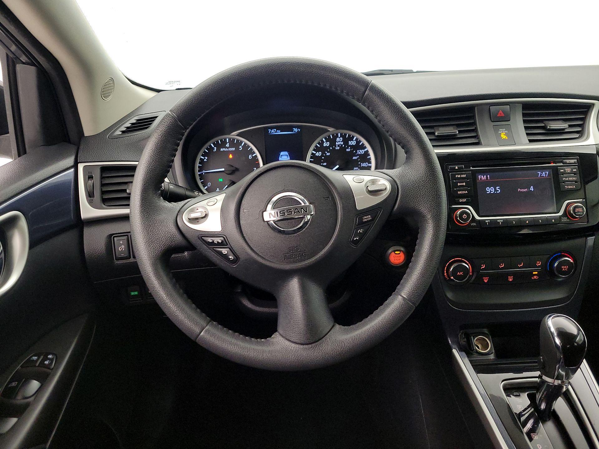 Thumbnail: 2017 Nissan Sentra - 10